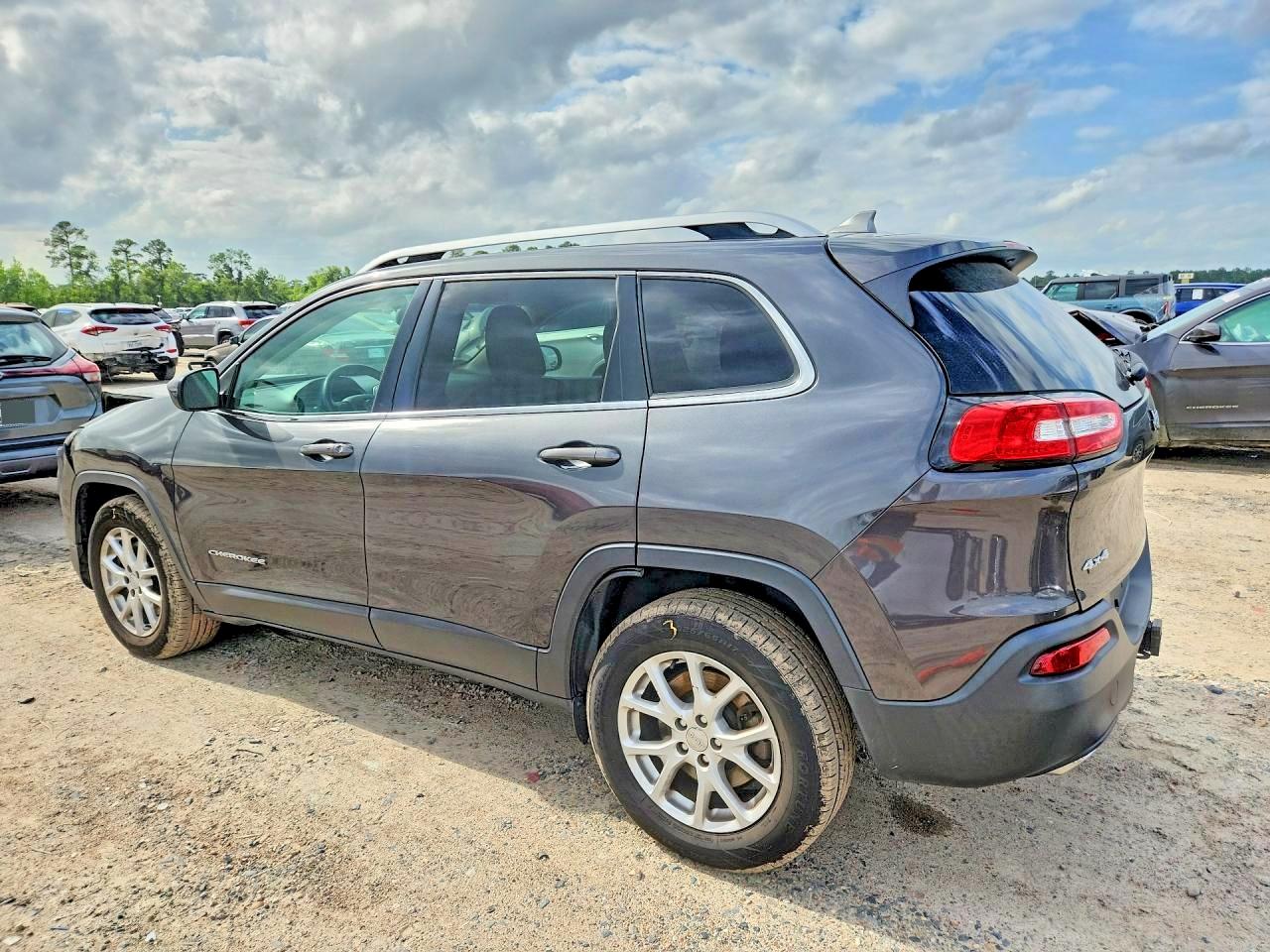 2015 Jeep Cherokee Latitude Gray vin: 1C4PJMCS0FW758264
