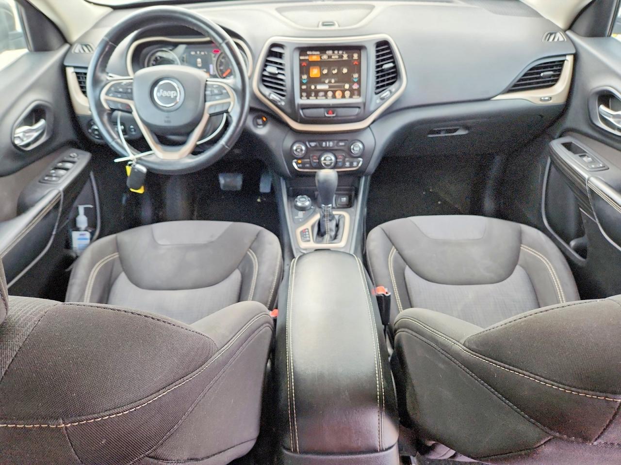 2015 Jeep Cherokee Latitude Gray vin: 1C4PJMCS0FW758264
