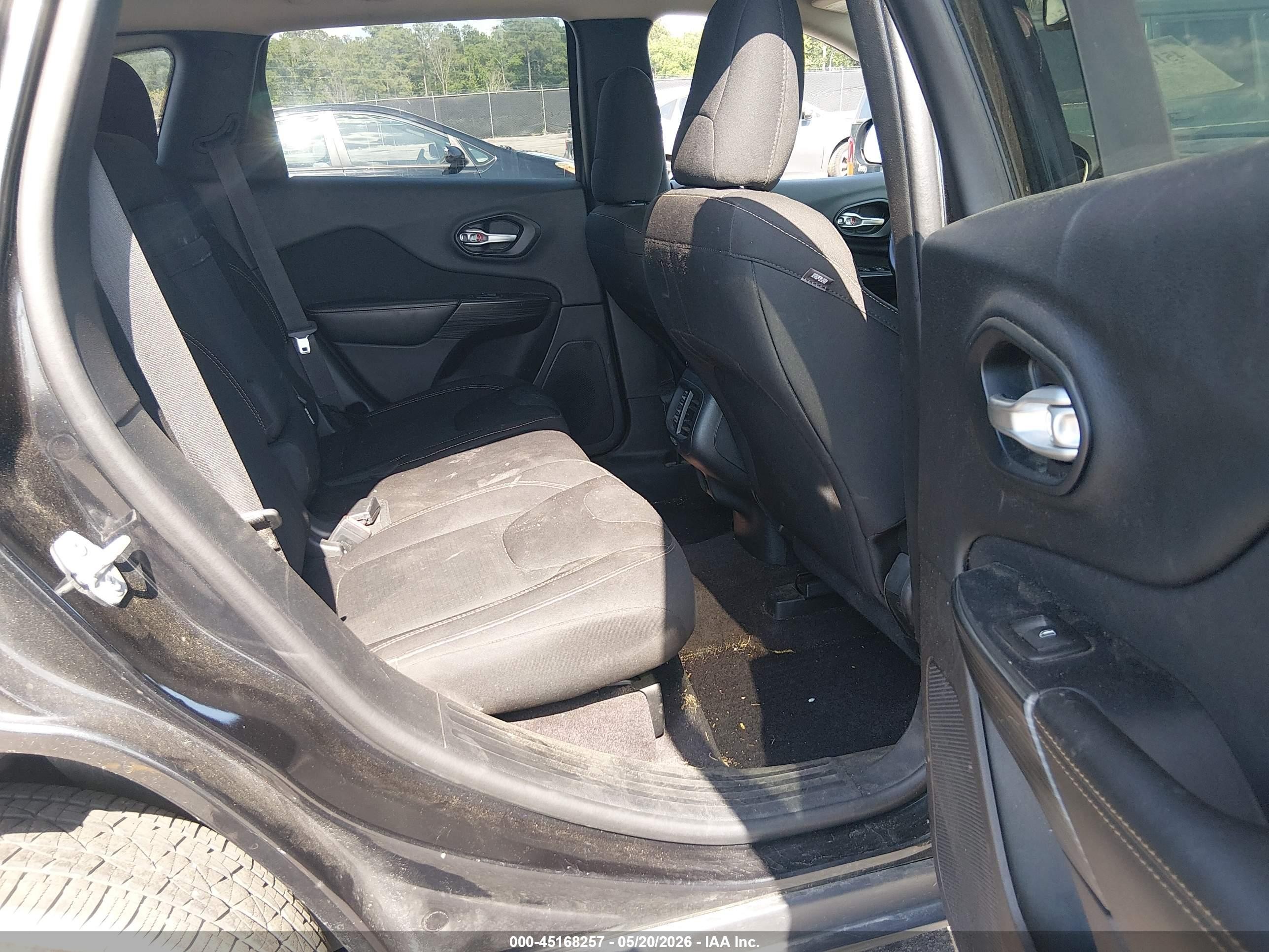 2016 Jeep Cherokee Latitude Black vin: 1C4PJMCS0GW283006