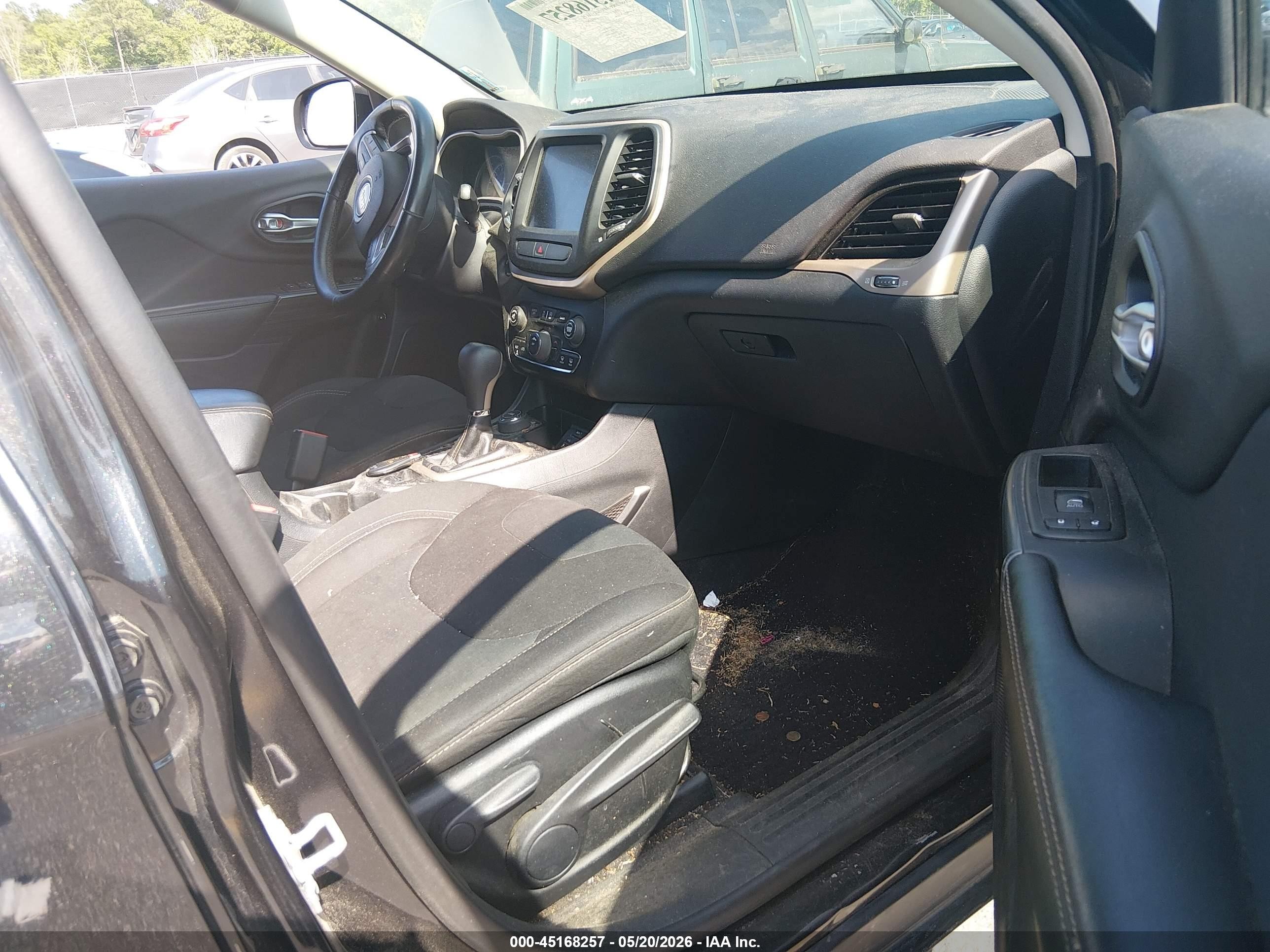 2016 Jeep Cherokee Latitude Black vin: 1C4PJMCS0GW283006