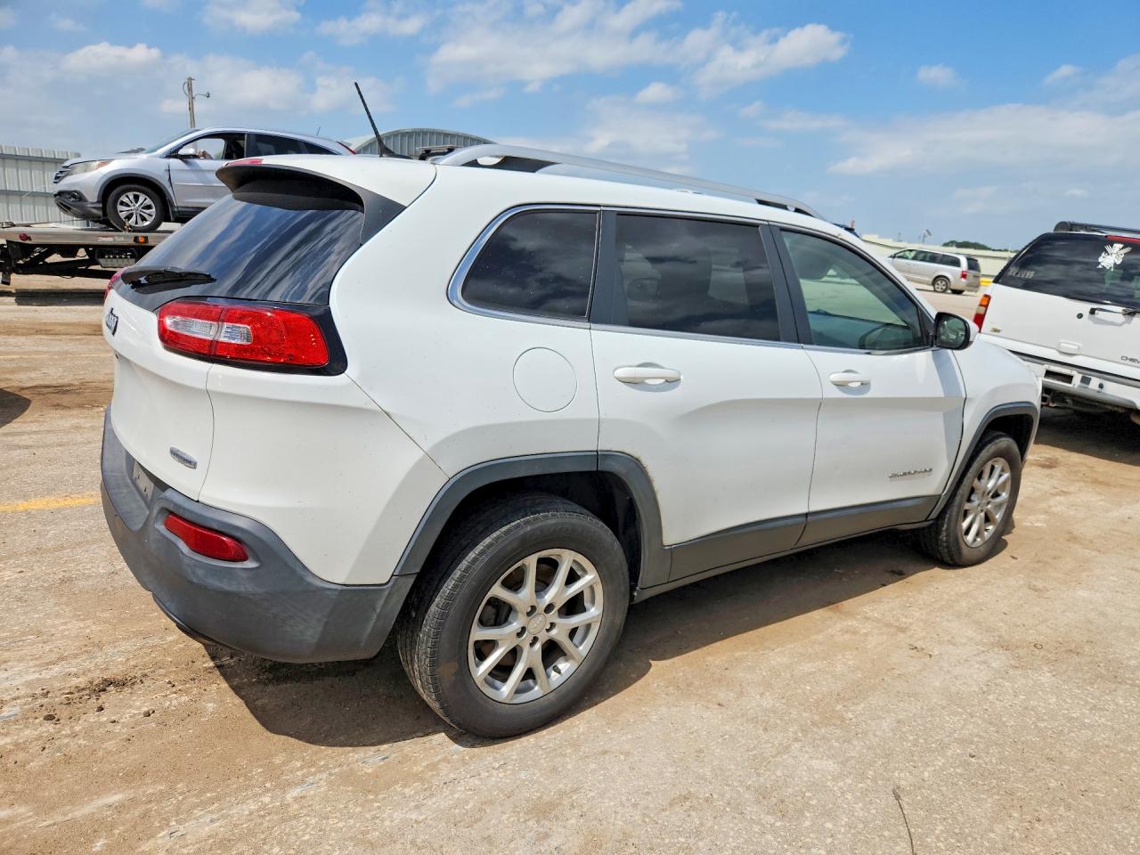 2014 Jeep Cherokee Latitude White vin: 1C4PJMCS1EW146718