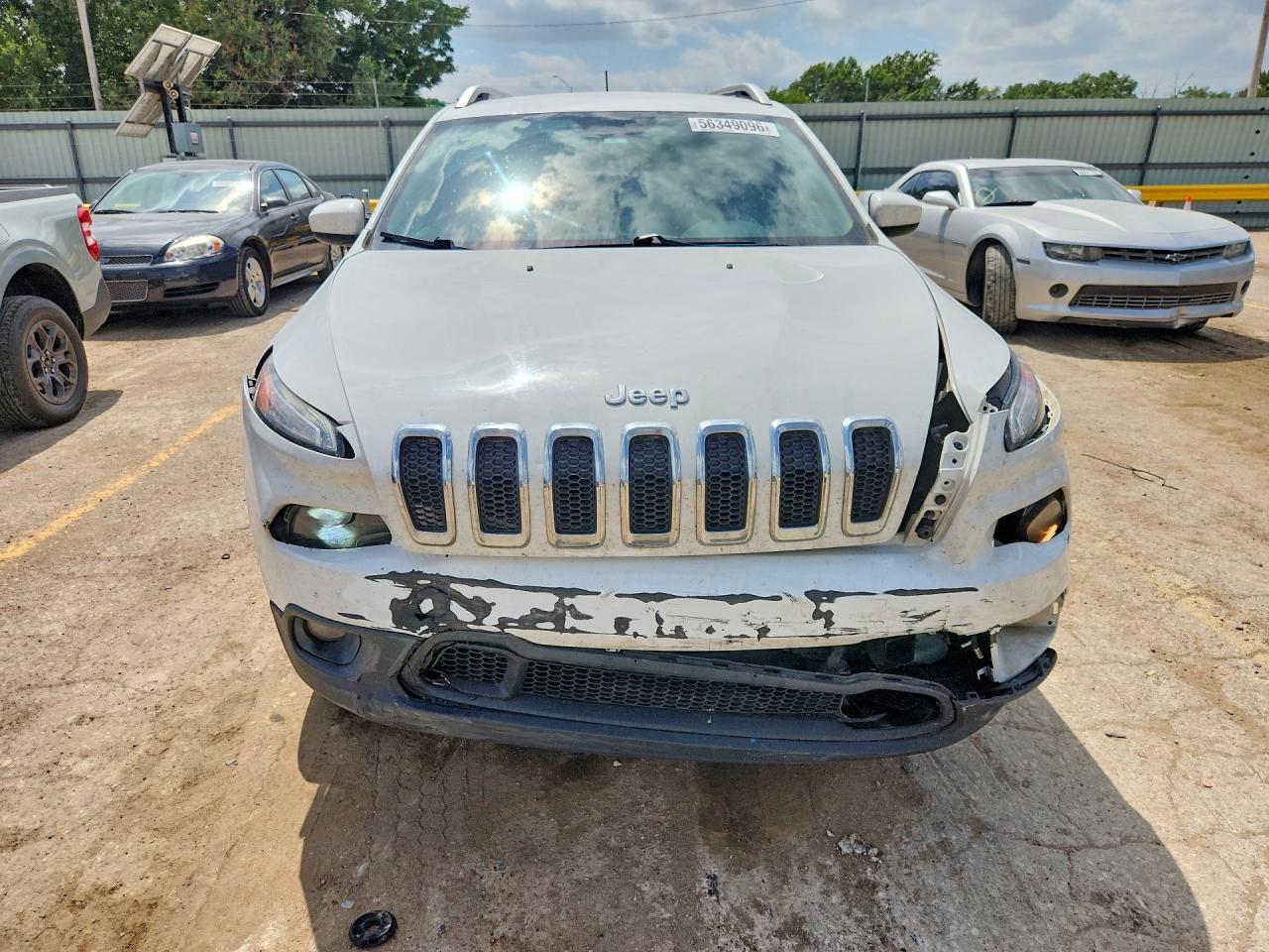 2014 Jeep Cherokee Latitude White vin: 1C4PJMCS1EW146718