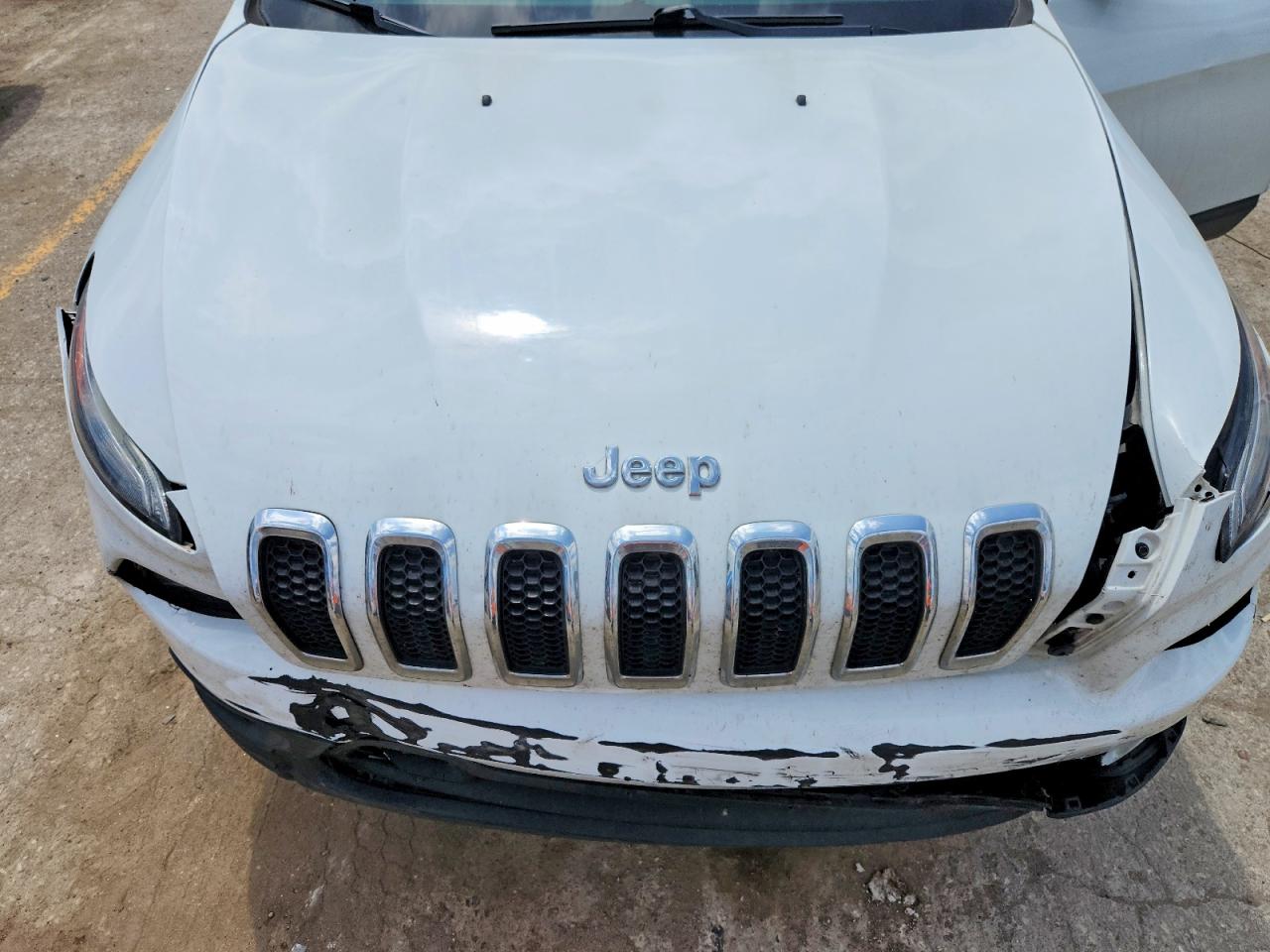 2014 Jeep Cherokee Latitude White vin: 1C4PJMCS1EW146718