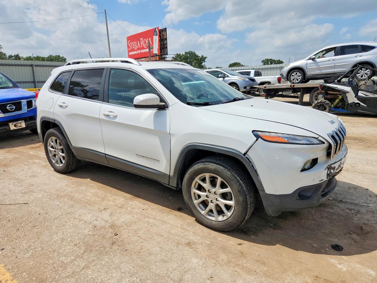 2014 Jeep Cherokee Latitude White vin: 1C4PJMCS1EW146718