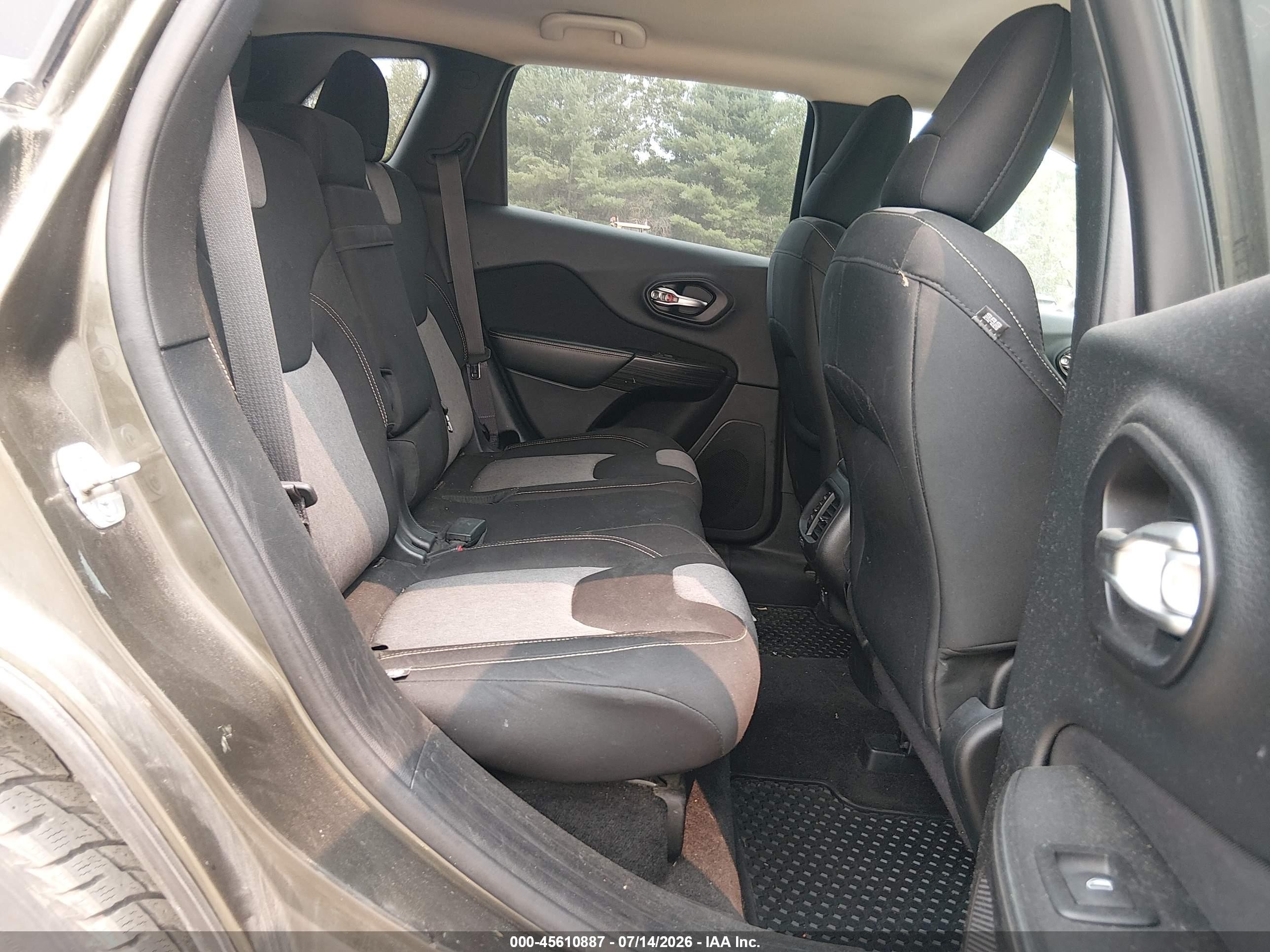 2014 Jeep Cherokee Latitude Gray vin: 1C4PJMCS1EW244499
