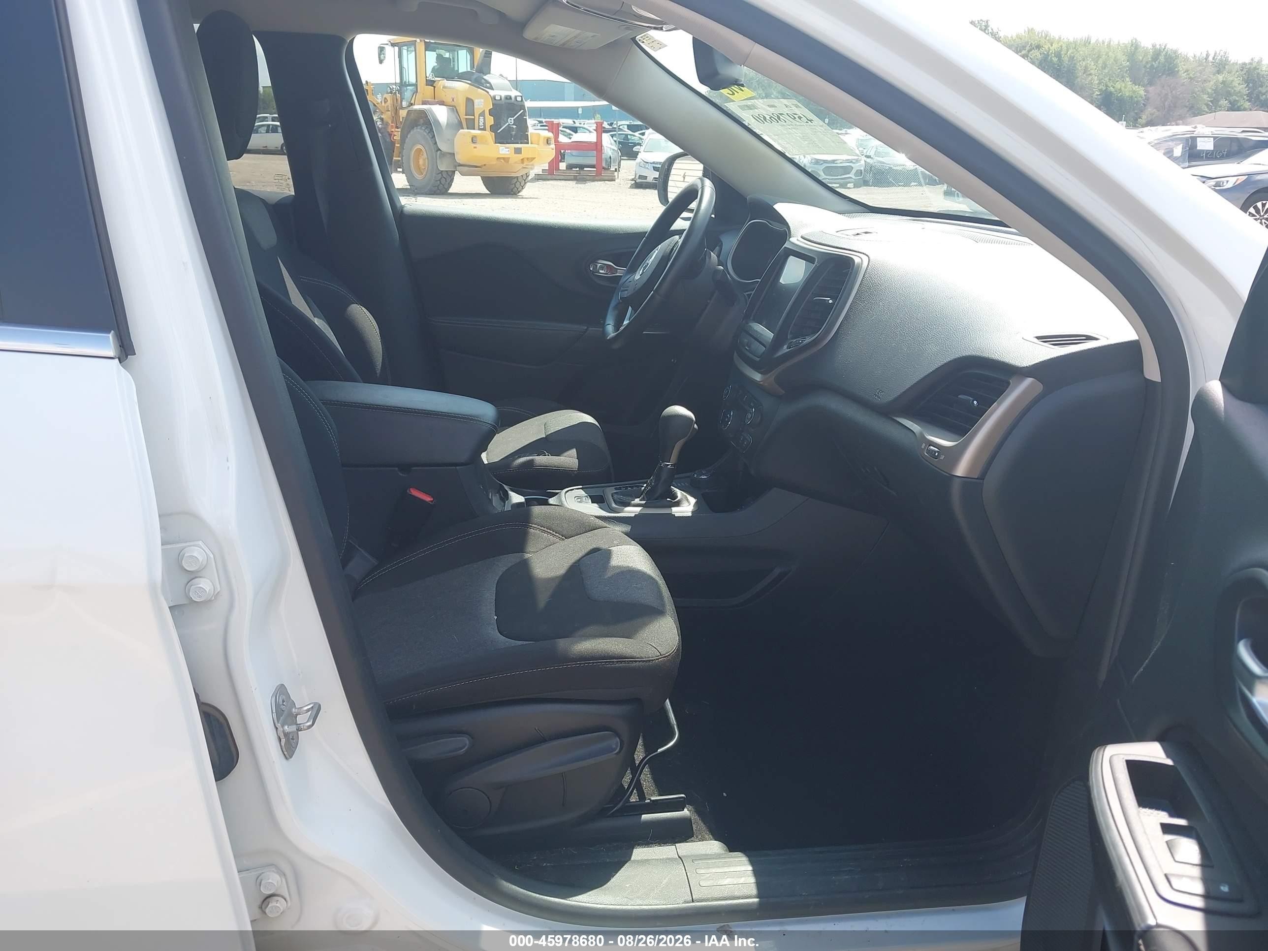 2014 Jeep Cherokee Latitude White vin: 1C4PJMCS1EW285327