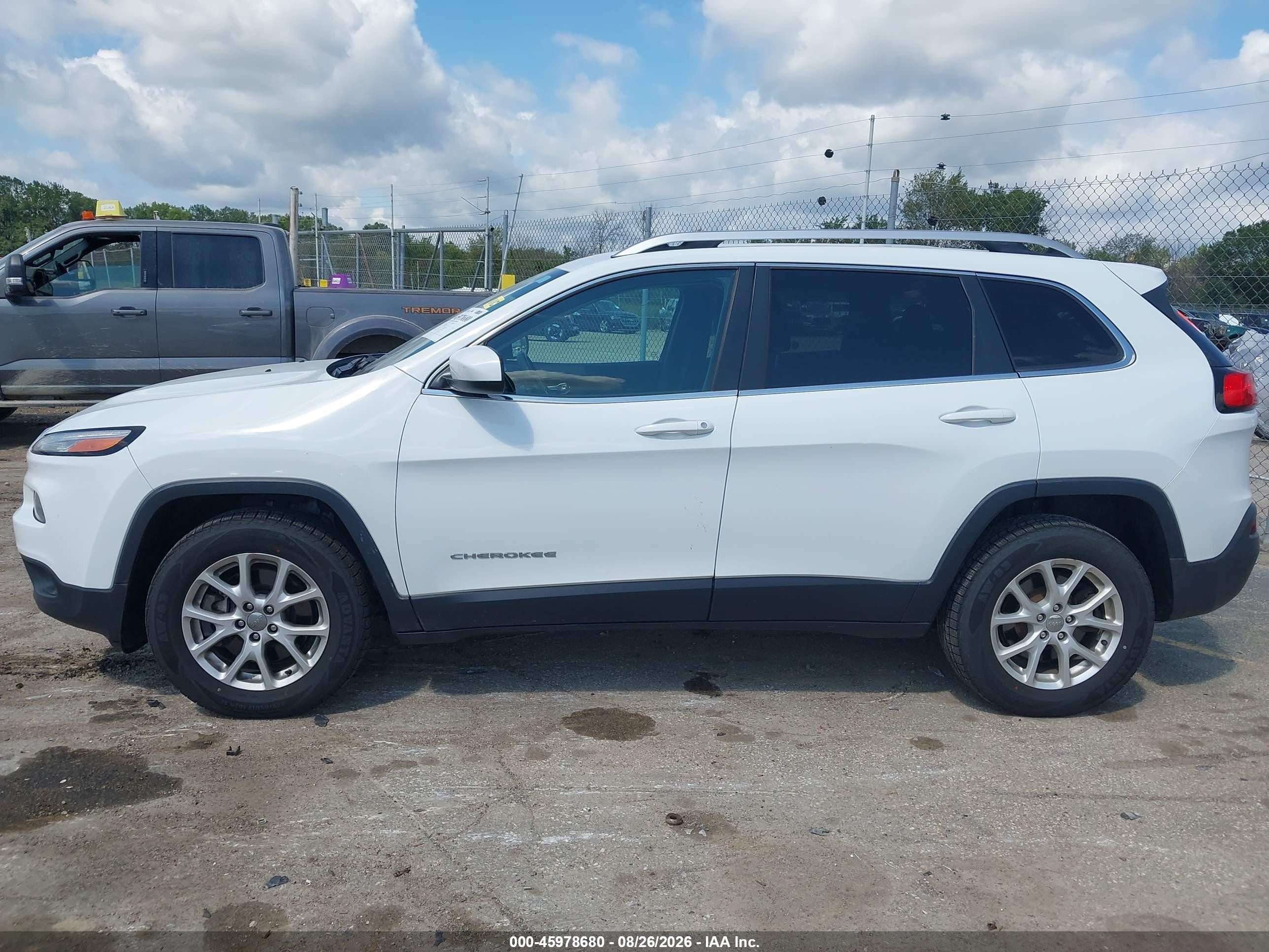 2014 Jeep Cherokee Latitude White vin: 1C4PJMCS1EW285327