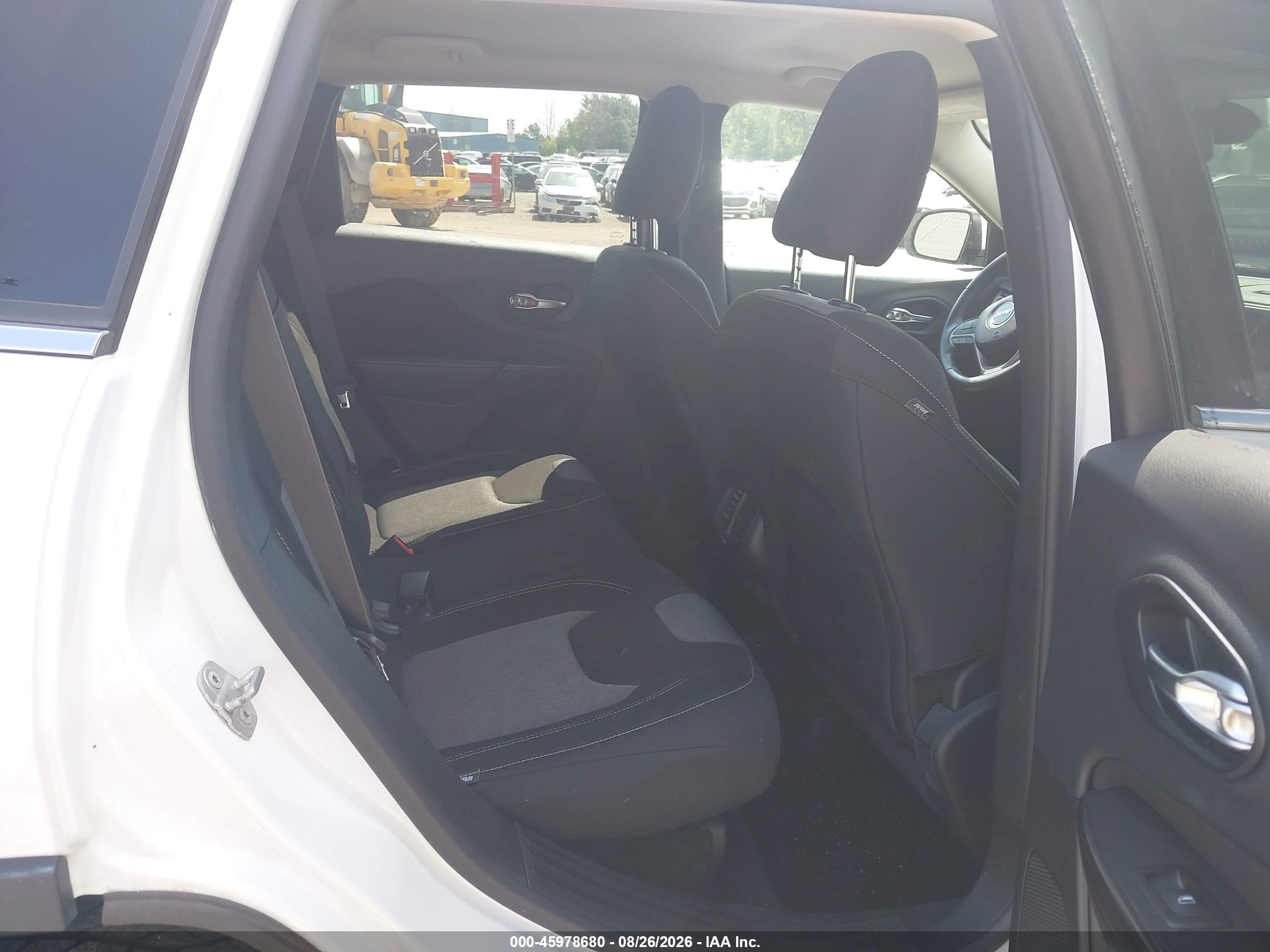 2014 Jeep Cherokee Latitude White vin: 1C4PJMCS1EW285327
