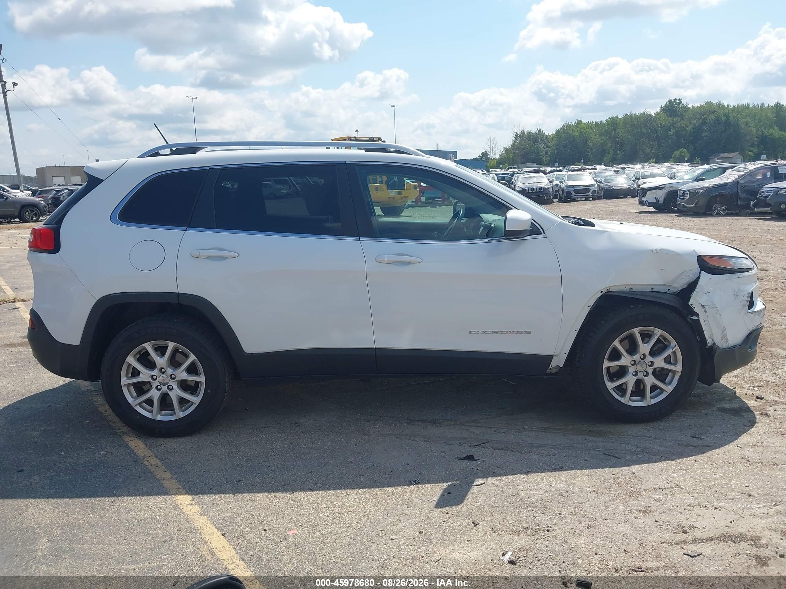 2014 Jeep Cherokee Latitude White vin: 1C4PJMCS1EW285327