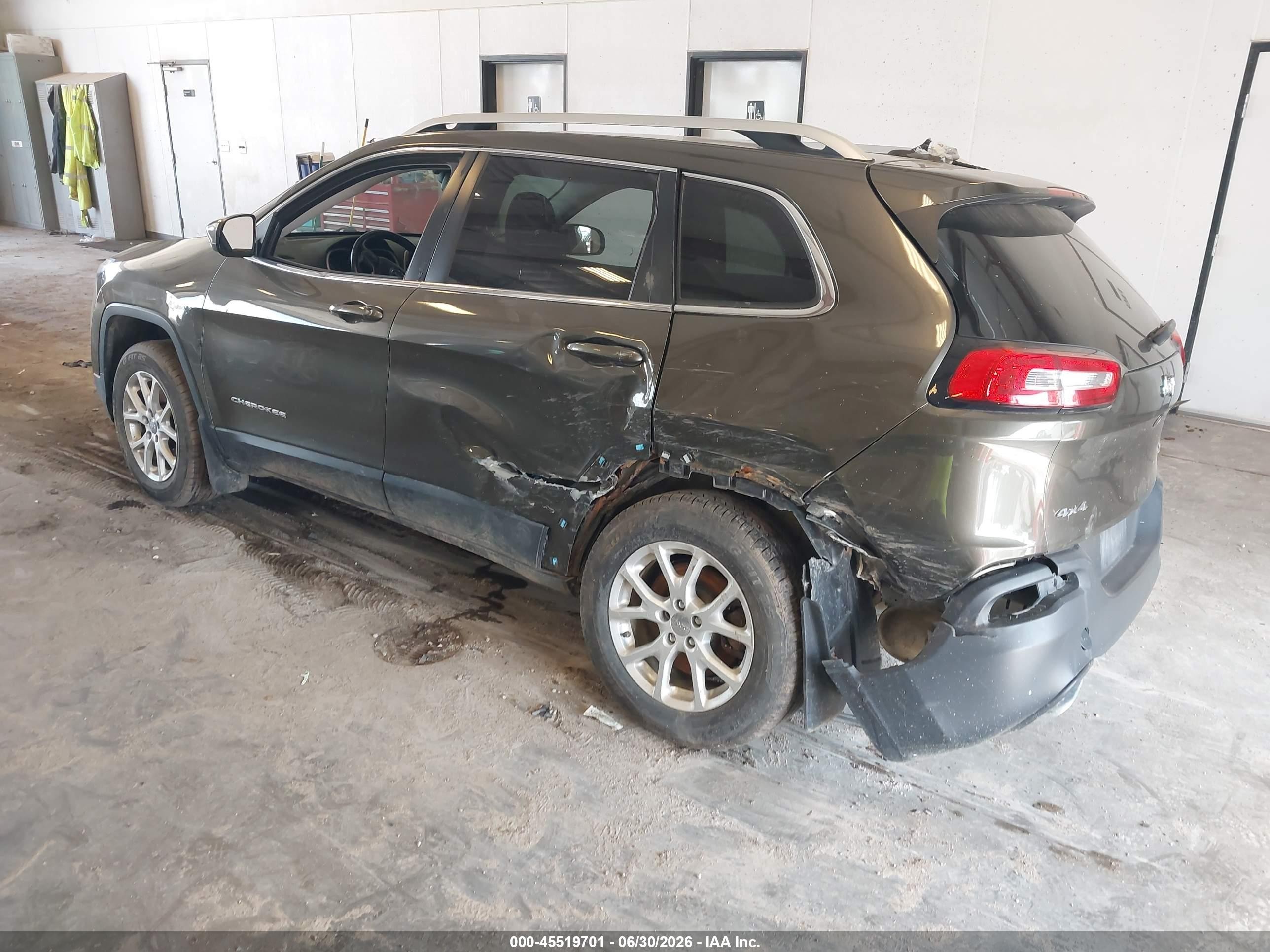 2015 Jeep Cherokee Latitude Gray vin: 1C4PJMCS1FW521623