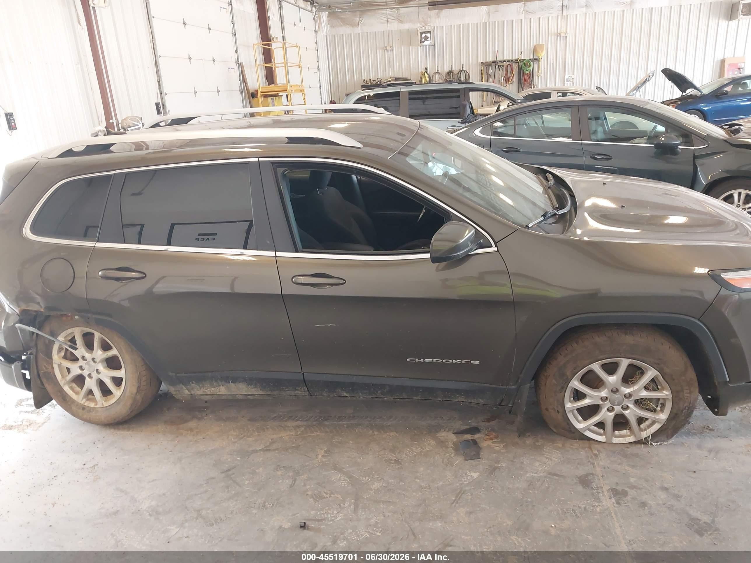 2015 Jeep Cherokee Latitude Gray vin: 1C4PJMCS1FW521623