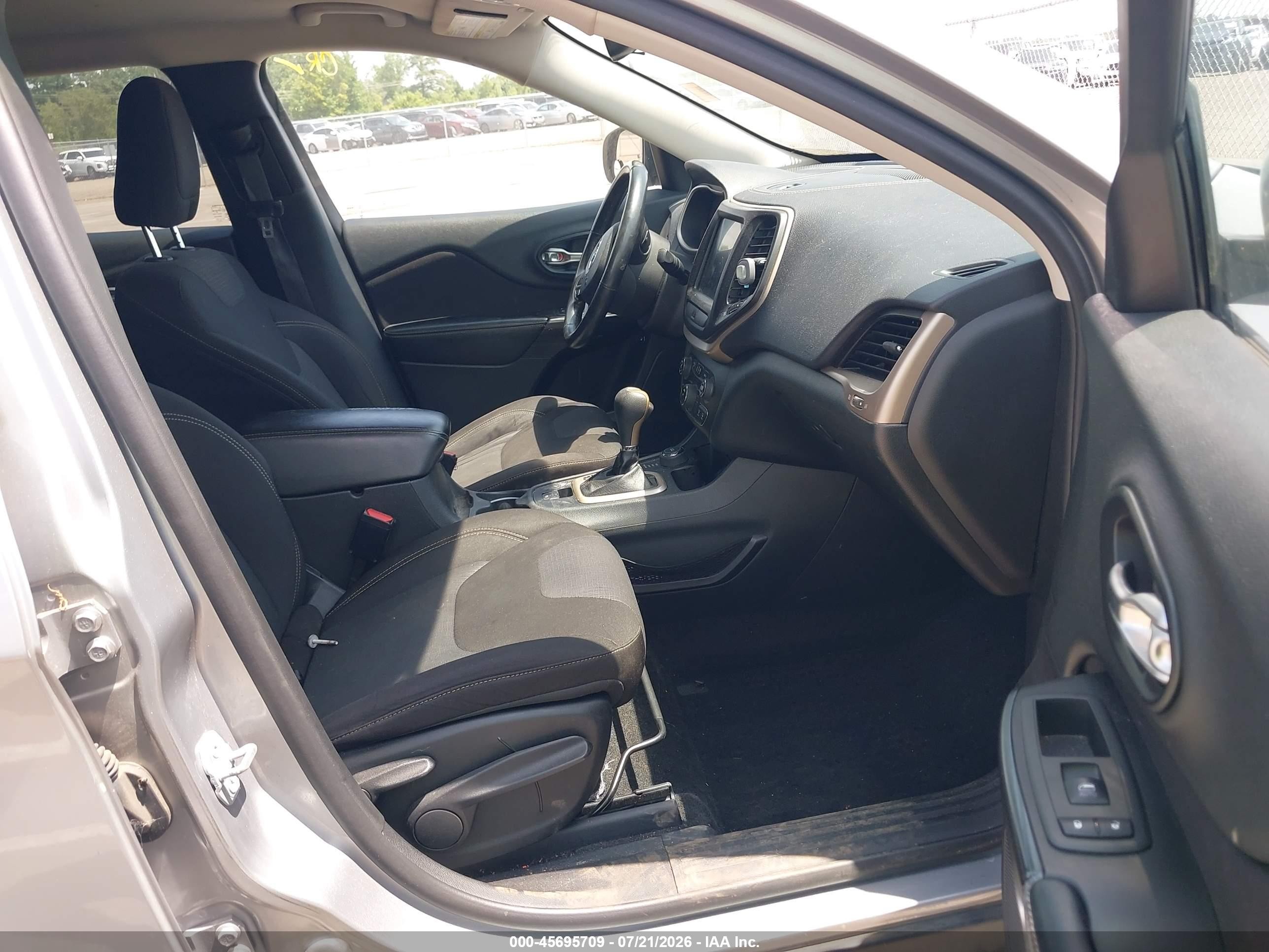 2015 Jeep Cherokee Latitude Серый vin: 1C4PJMCS1FW525087