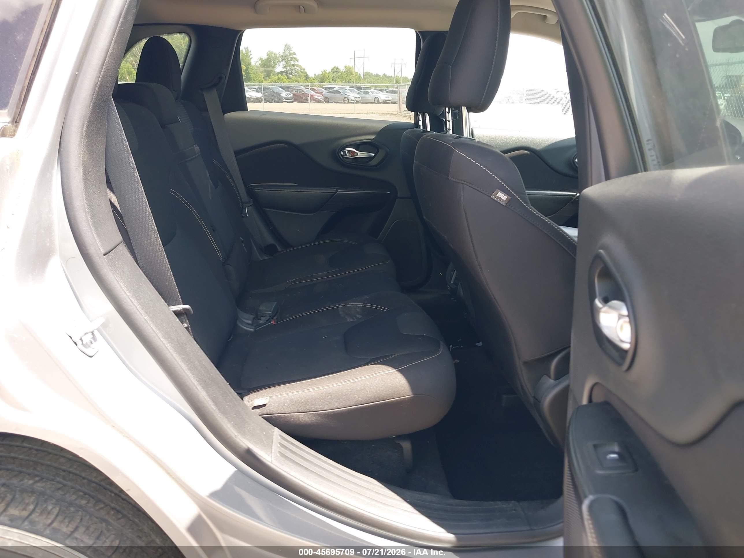 2015 Jeep Cherokee Latitude Серый vin: 1C4PJMCS1FW525087