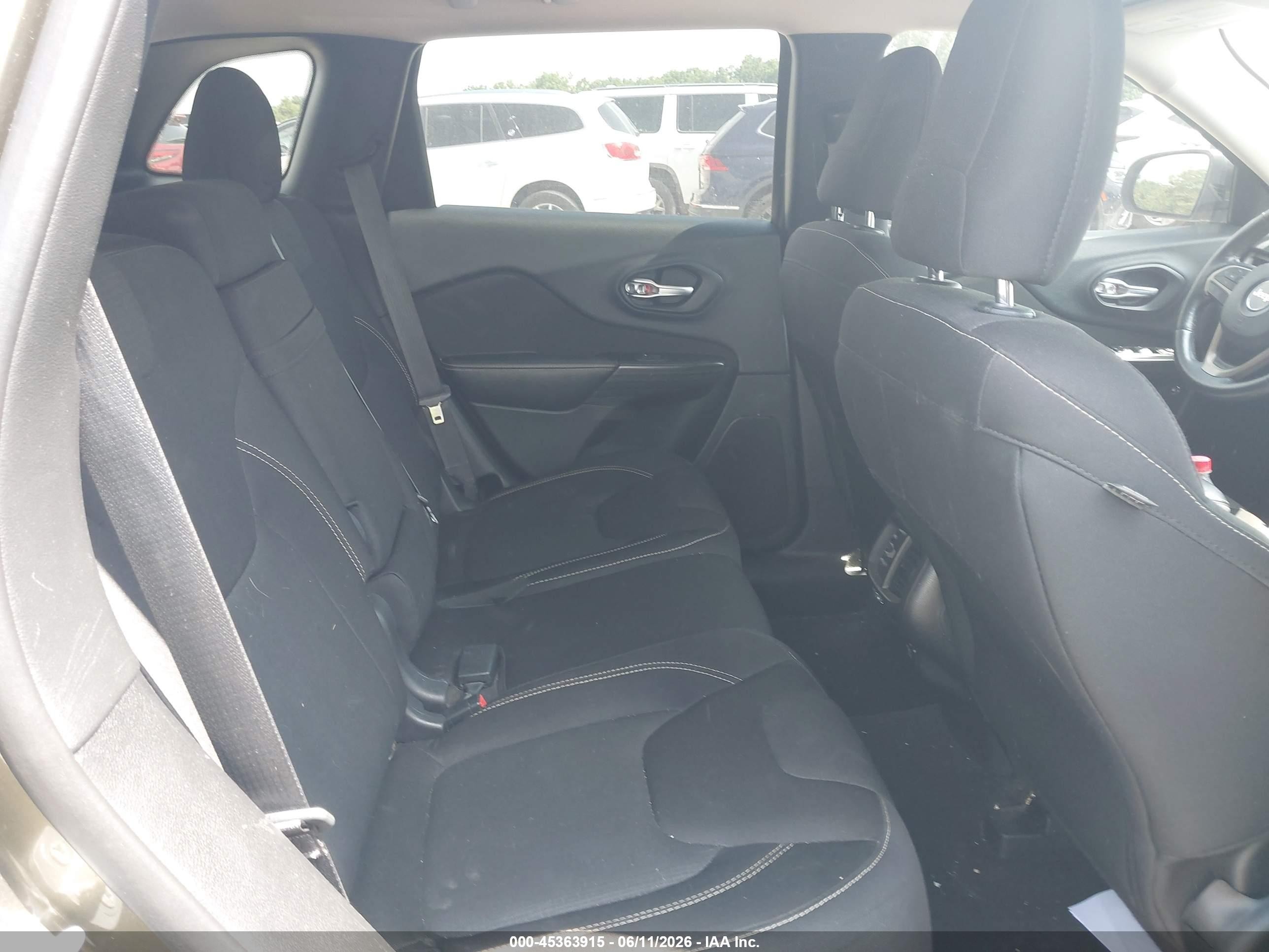 2015 Jeep Cherokee Latitude Green vin: 1C4PJMCS1FW545548