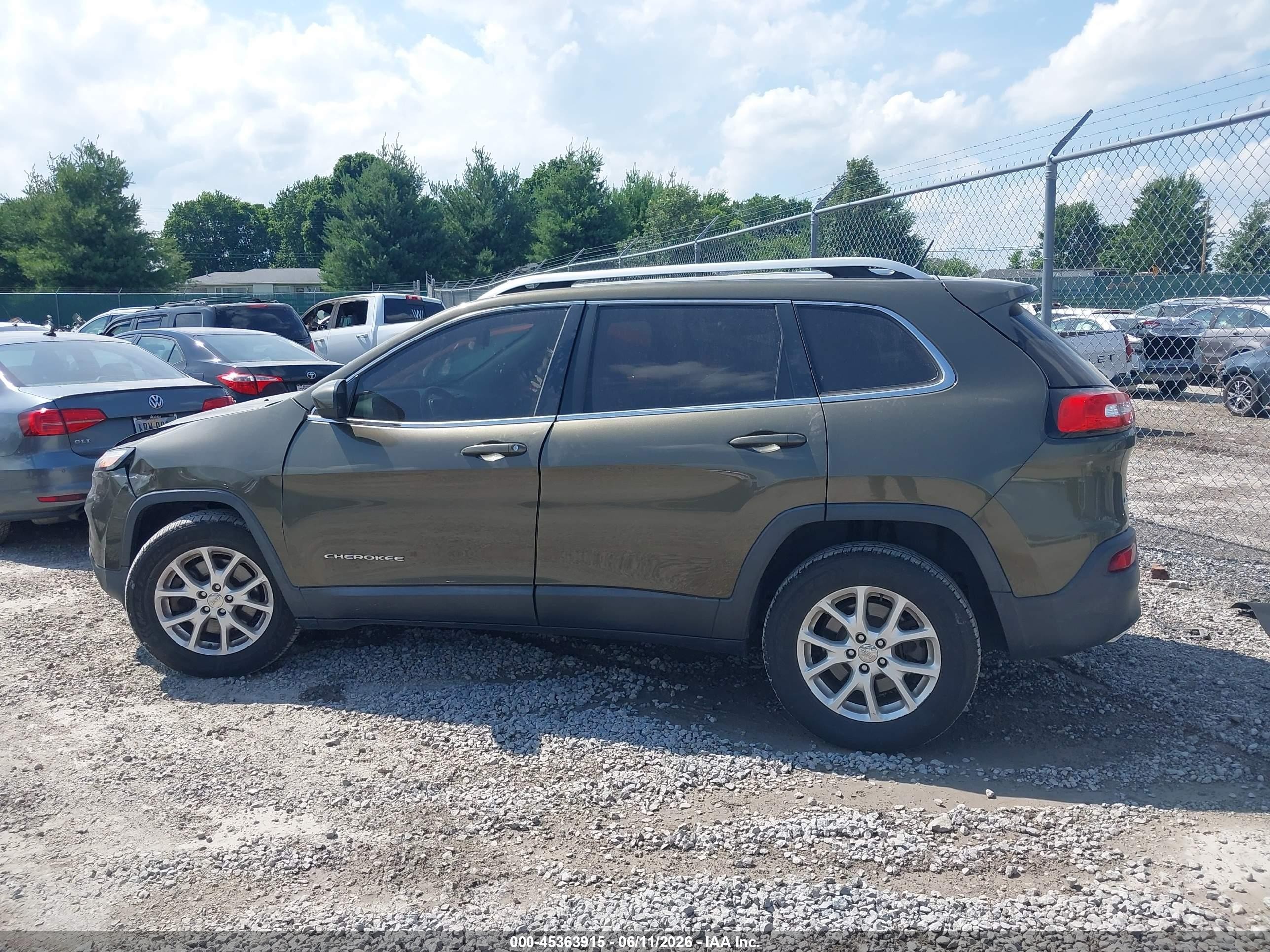 2015 Jeep Cherokee Latitude Green vin: 1C4PJMCS1FW545548