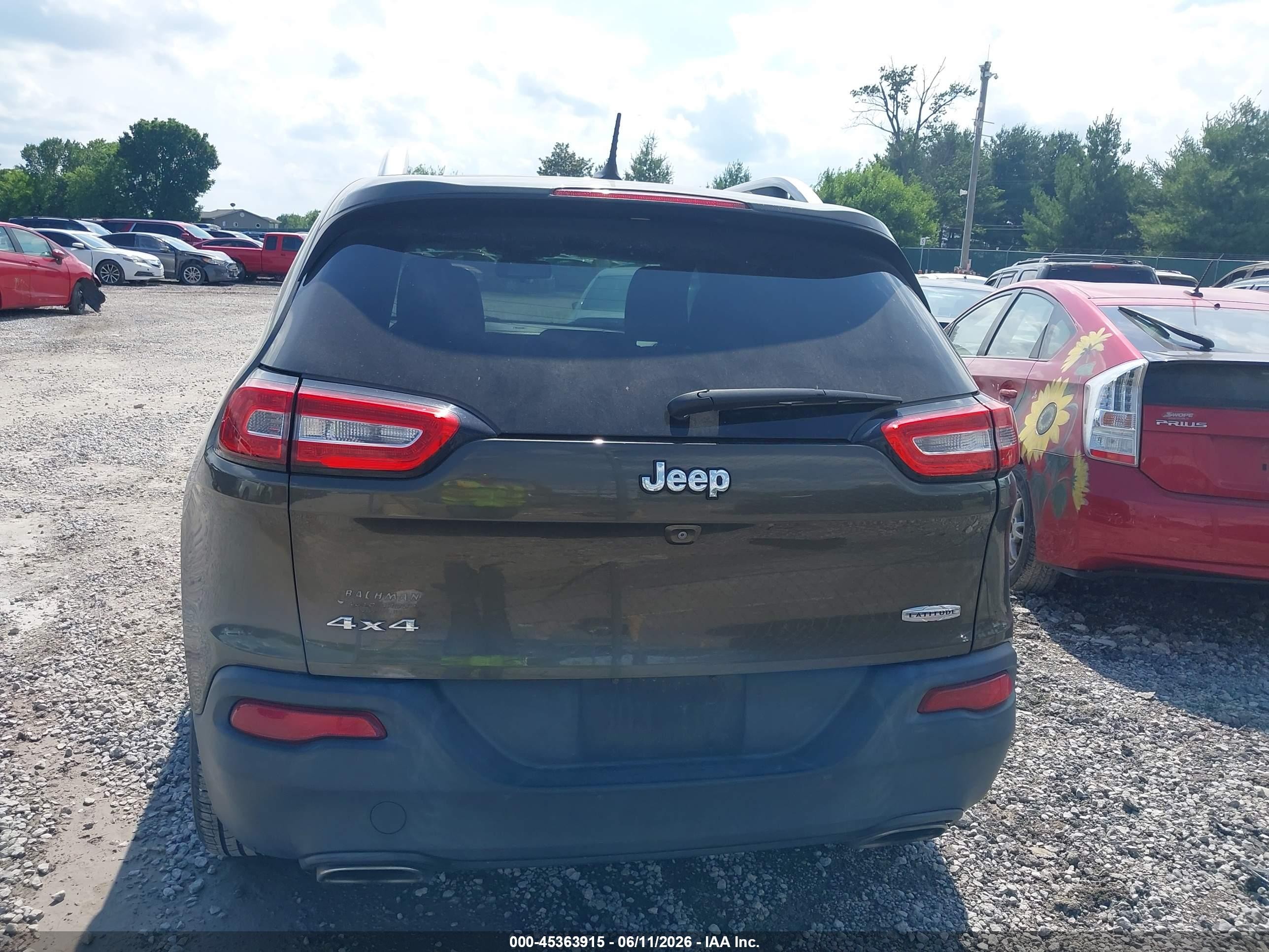 2015 Jeep Cherokee Latitude Green vin: 1C4PJMCS1FW545548