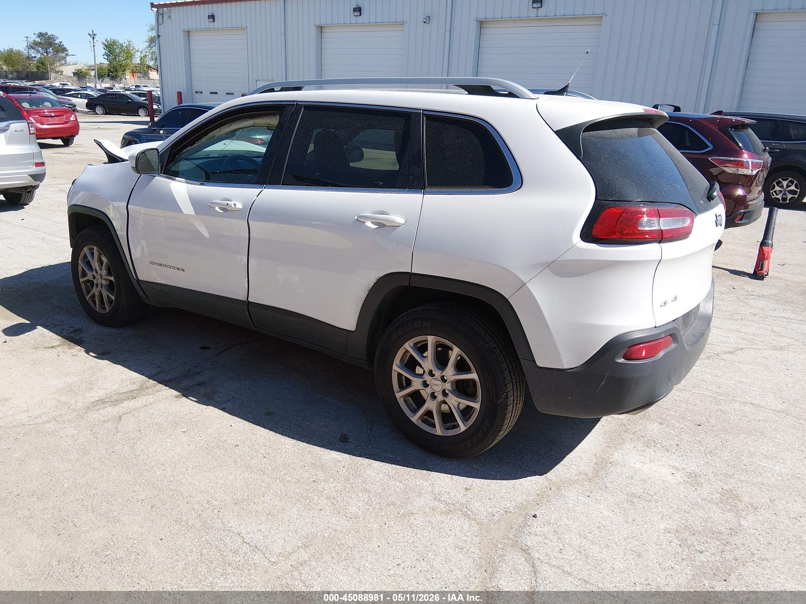 2015 Jeep Cherokee Latitude Белый vin: 1C4PJMCS1FW565170