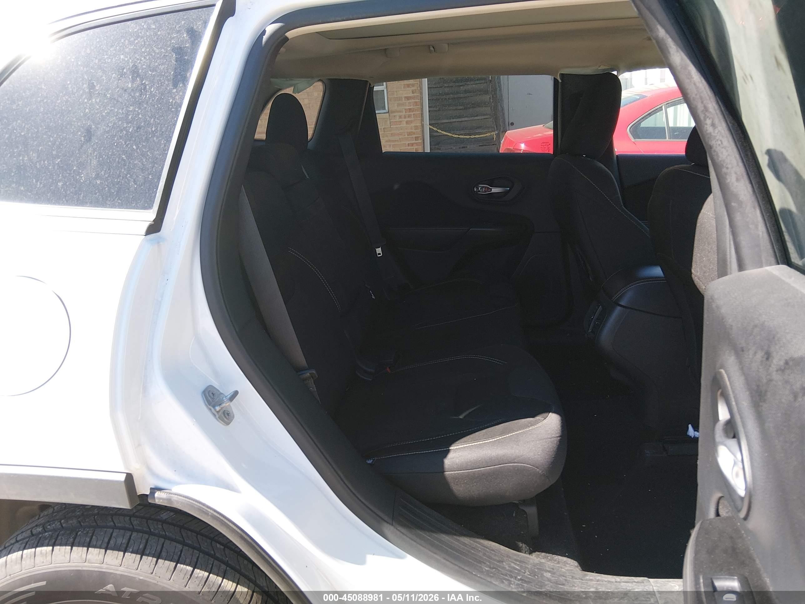 2015 Jeep Cherokee Latitude Белый vin: 1C4PJMCS1FW565170