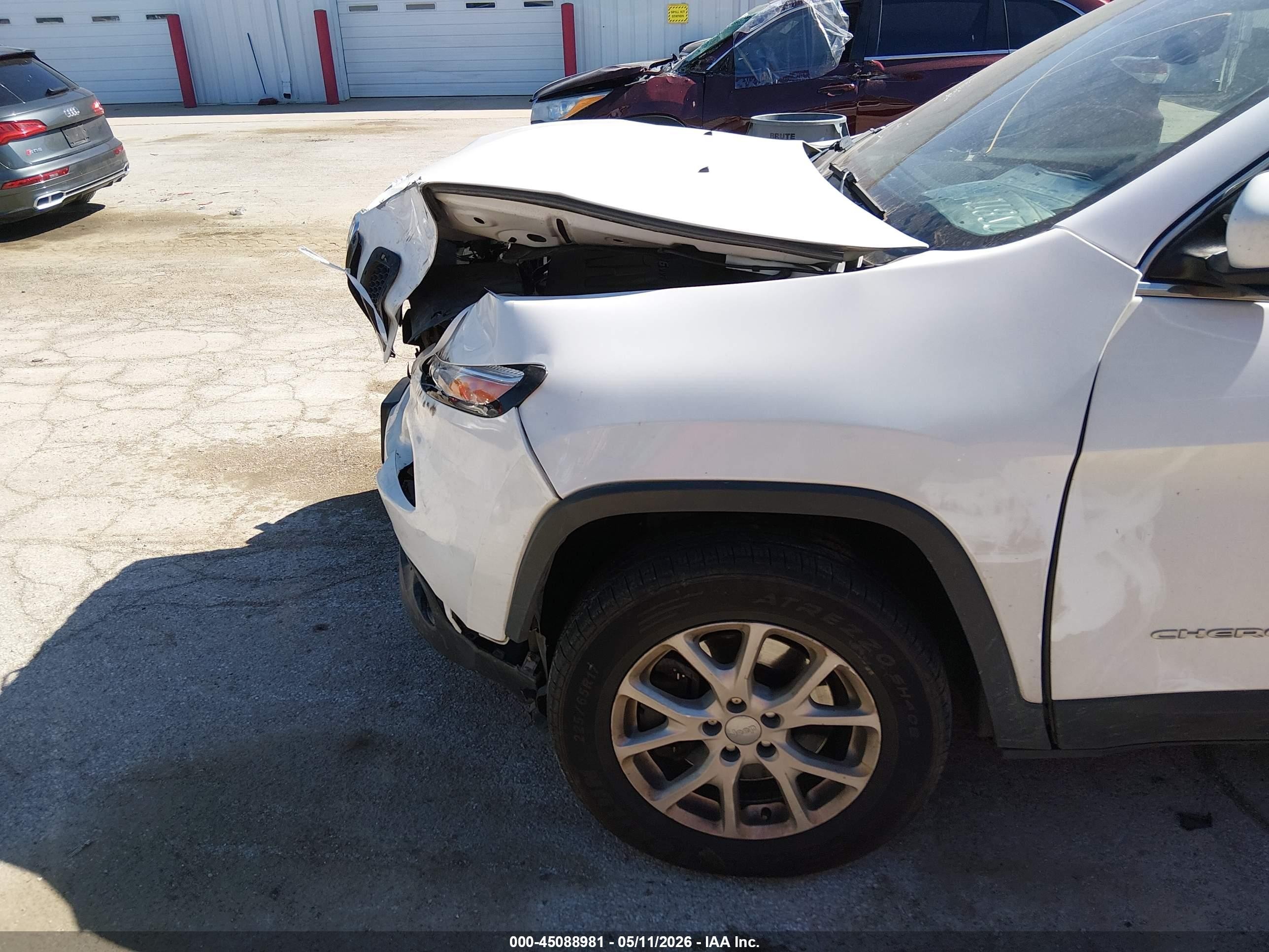 2015 Jeep Cherokee Latitude Белый vin: 1C4PJMCS1FW565170