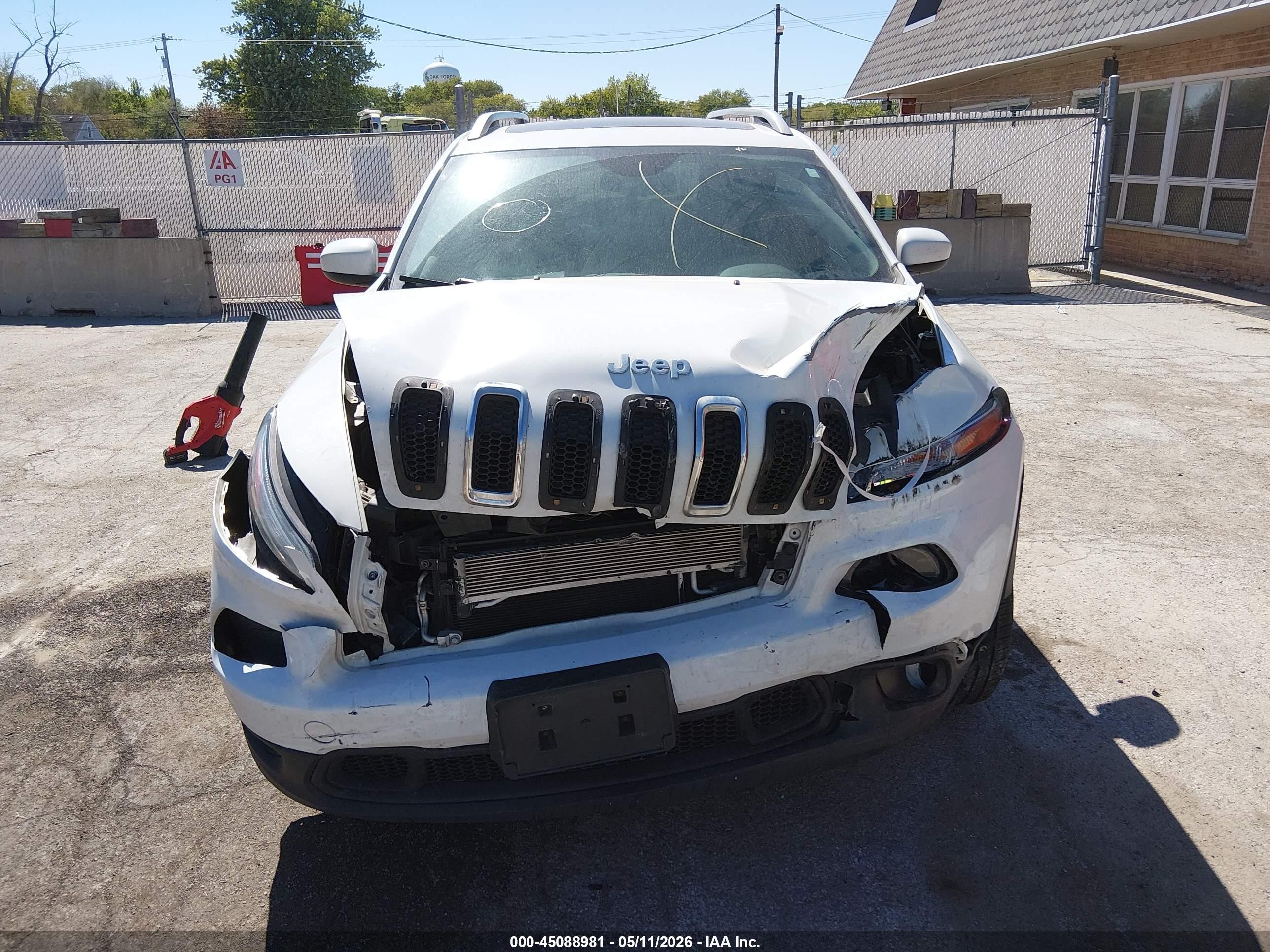 2015 Jeep Cherokee Latitude Белый vin: 1C4PJMCS1FW565170