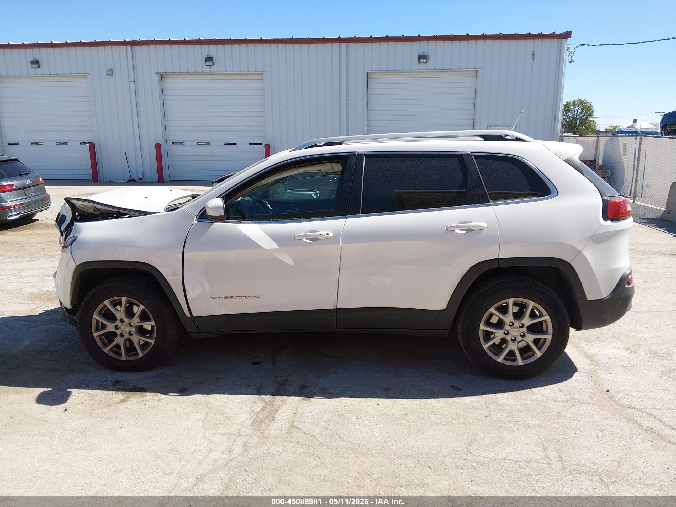 2015 Jeep Cherokee Latitude Белый vin: 1C4PJMCS1FW565170