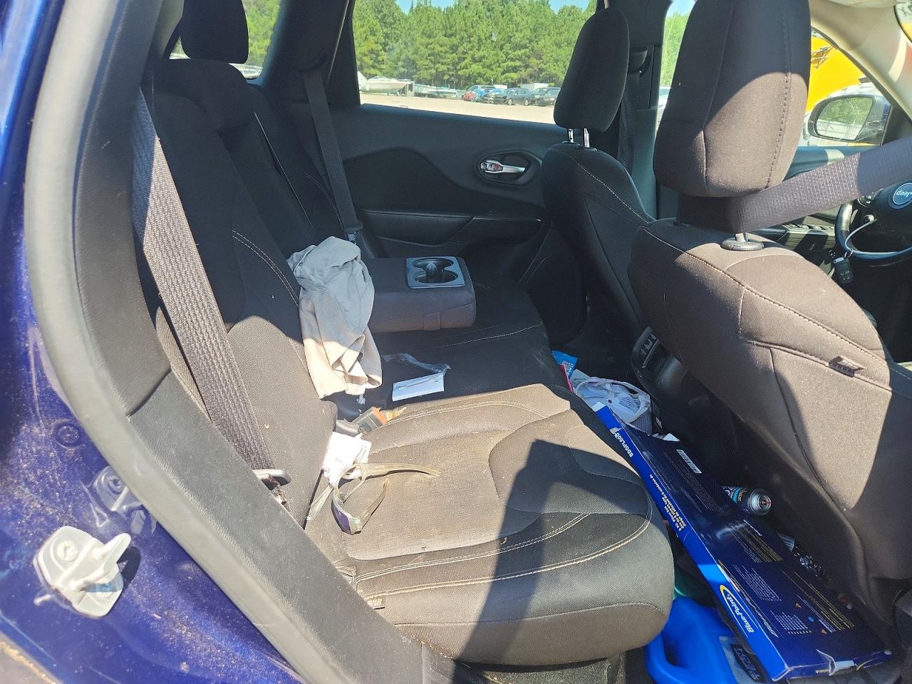 2015 Jeep Cherokee Latitude Blue vin: 1C4PJMCS1FW610608