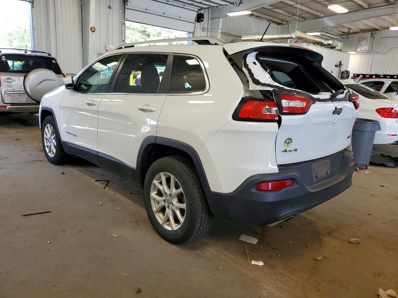 2015 Jeep Cherokee Latitude White vin: 1C4PJMCS1FW673997