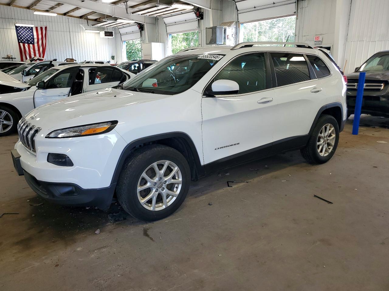 2015 Jeep Cherokee Latitude White vin: 1C4PJMCS1FW673997