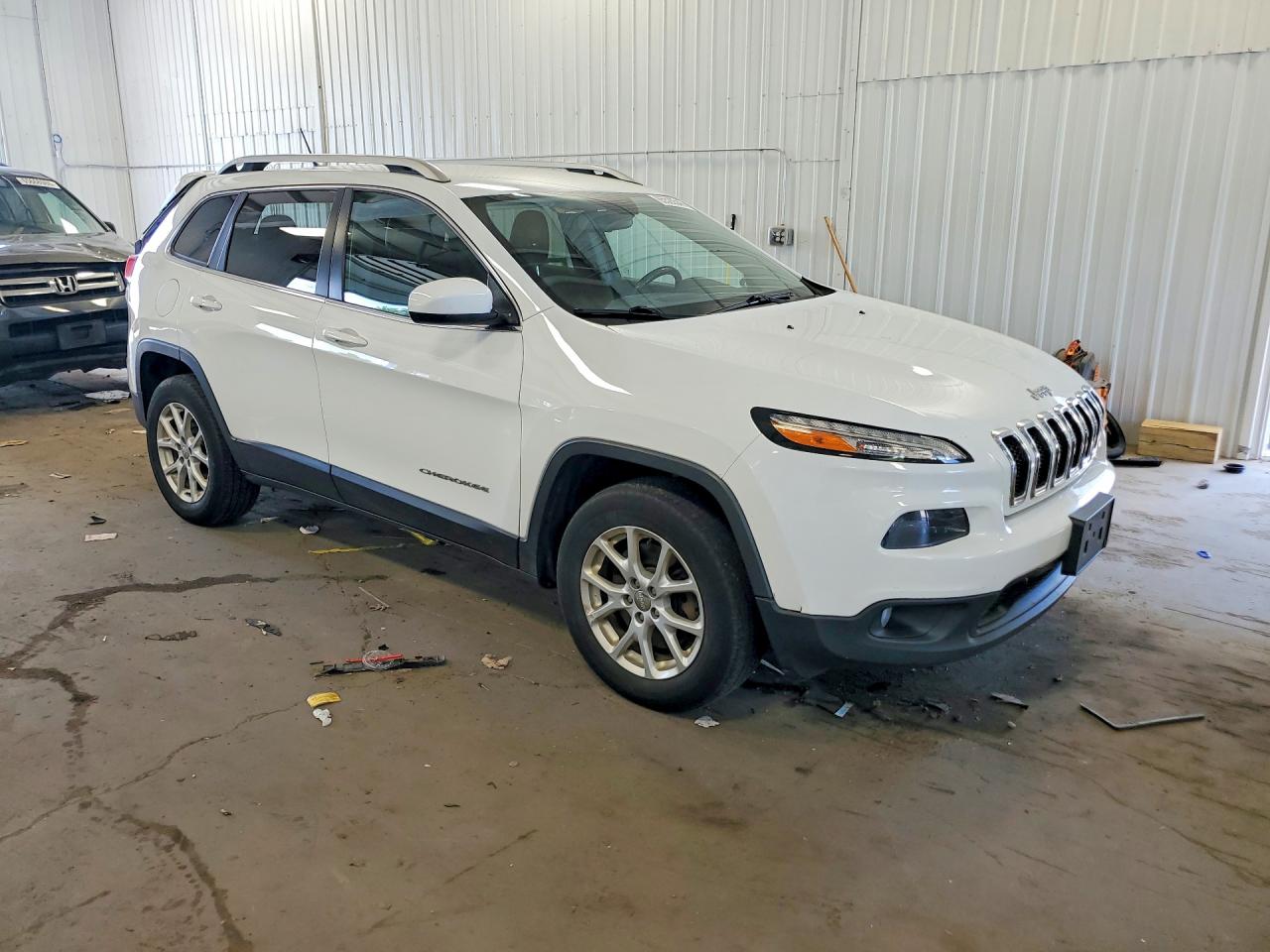 2015 Jeep Cherokee Latitude White vin: 1C4PJMCS1FW673997