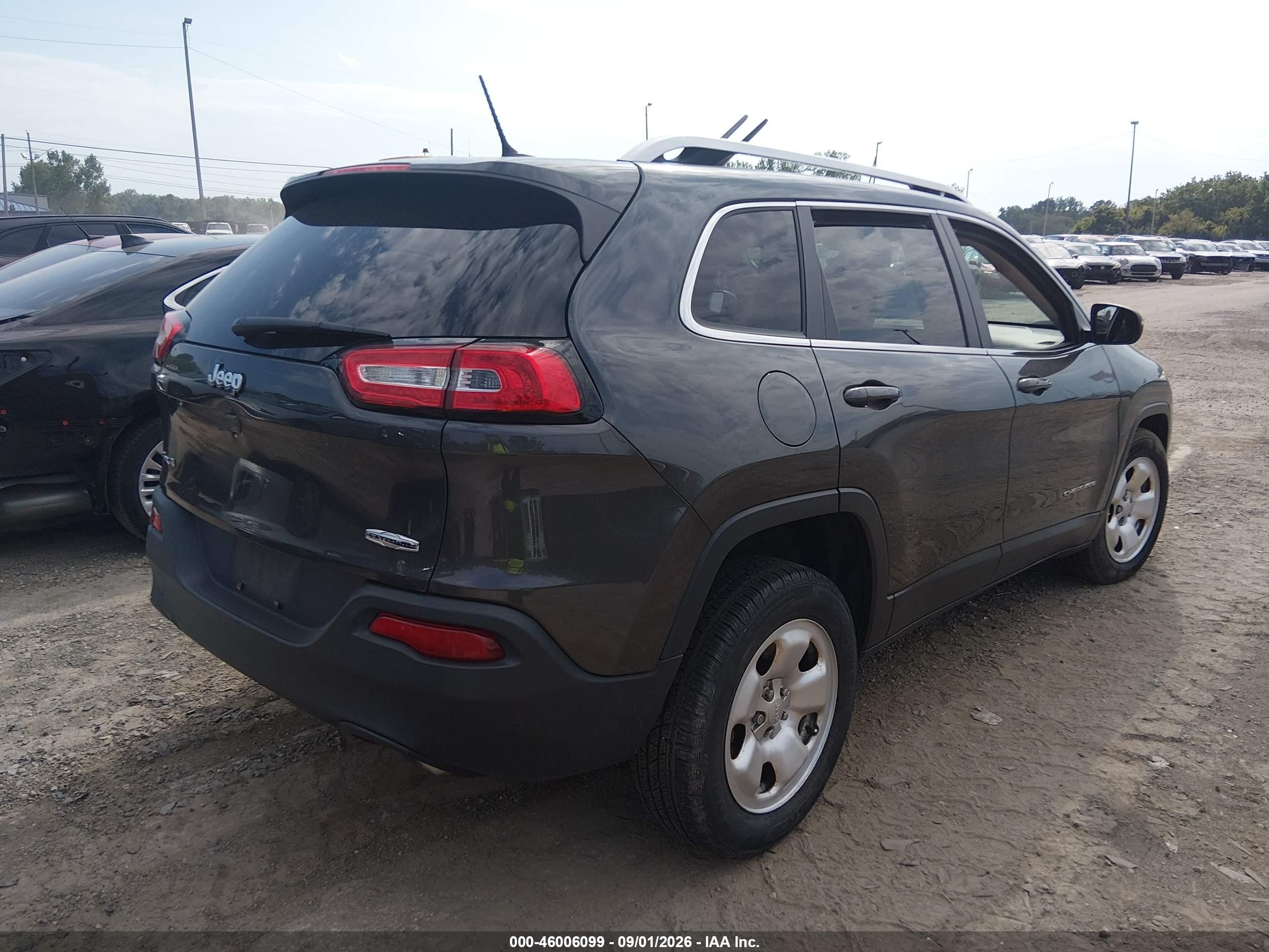 2015 Jeep Cherokee Latitude Gray vin: 1C4PJMCS1FW674597