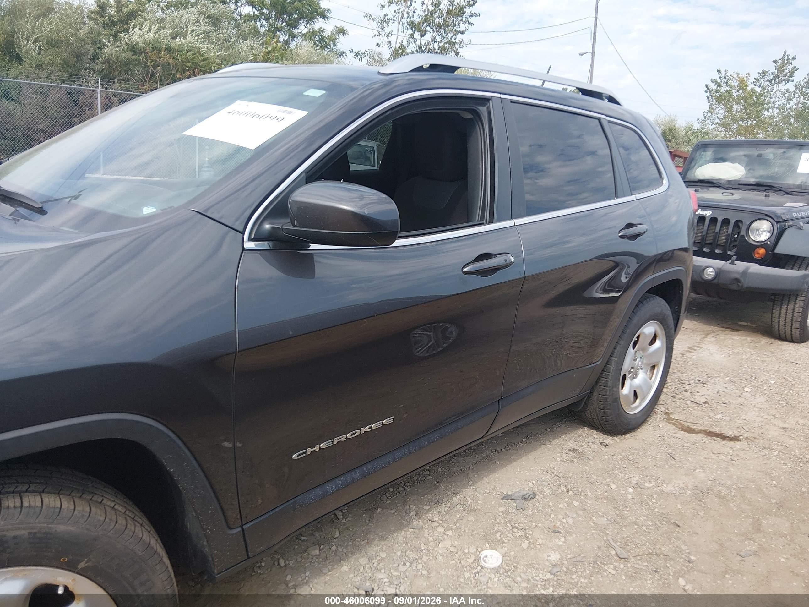 2015 Jeep Cherokee Latitude Gray vin: 1C4PJMCS1FW674597