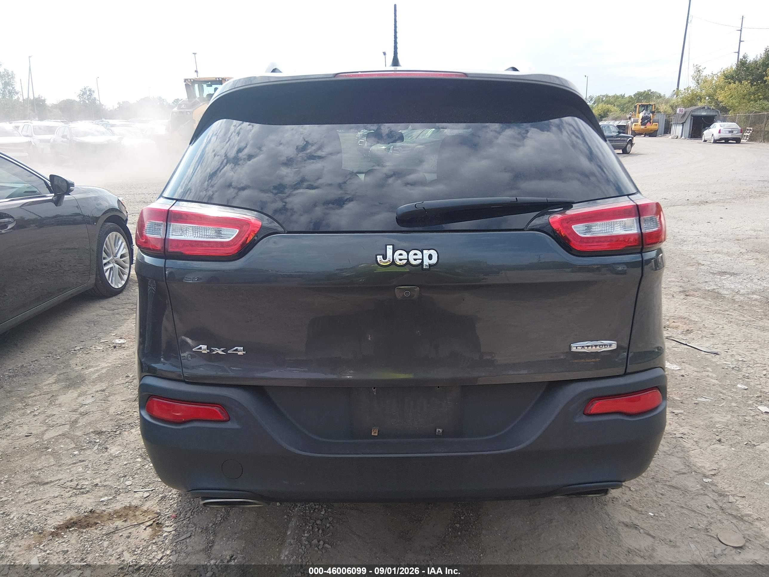 2015 Jeep Cherokee Latitude Gray vin: 1C4PJMCS1FW674597