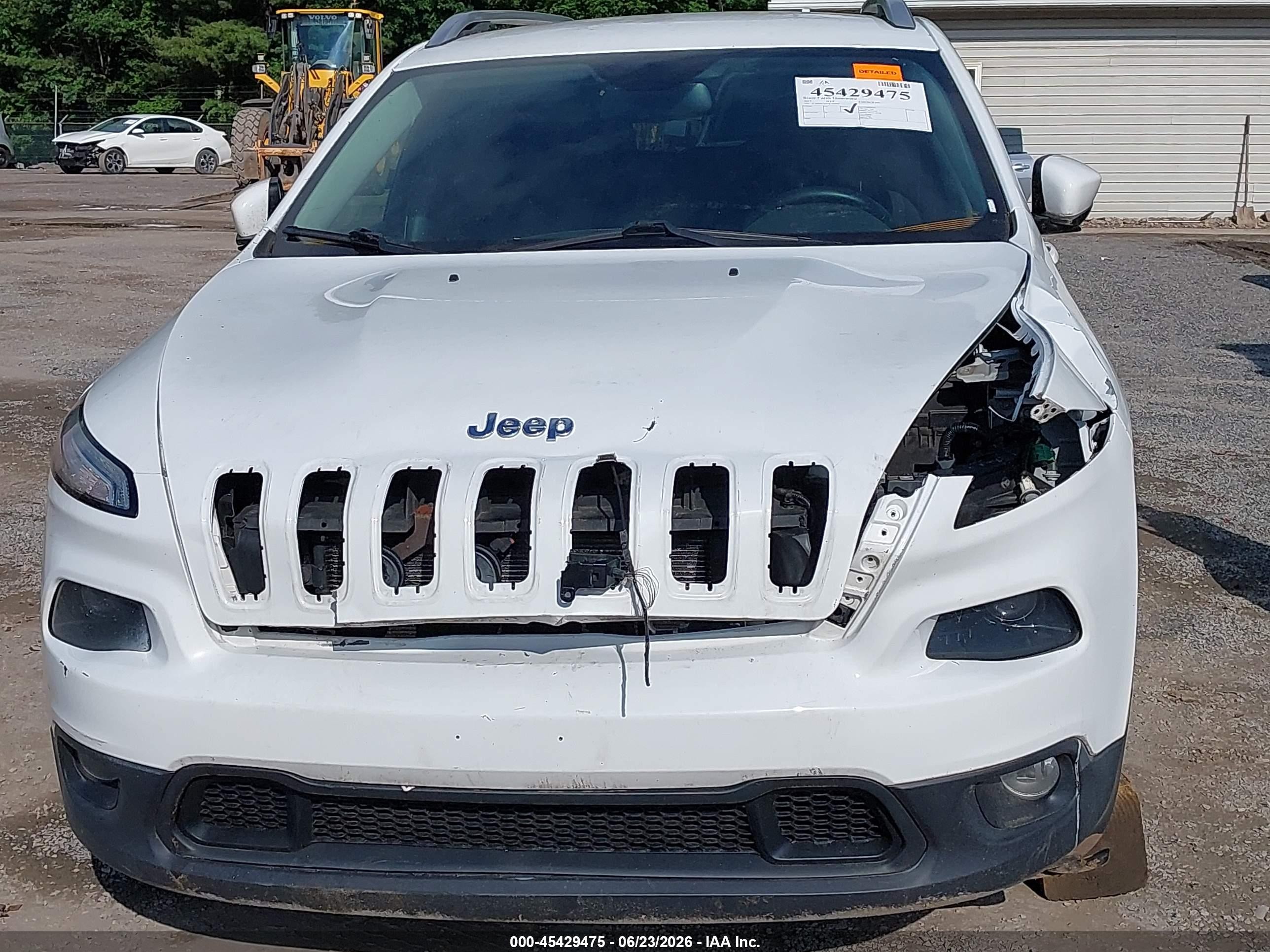 2015 Jeep Cherokee Latitude White vin: 1C4PJMCS1FW702947