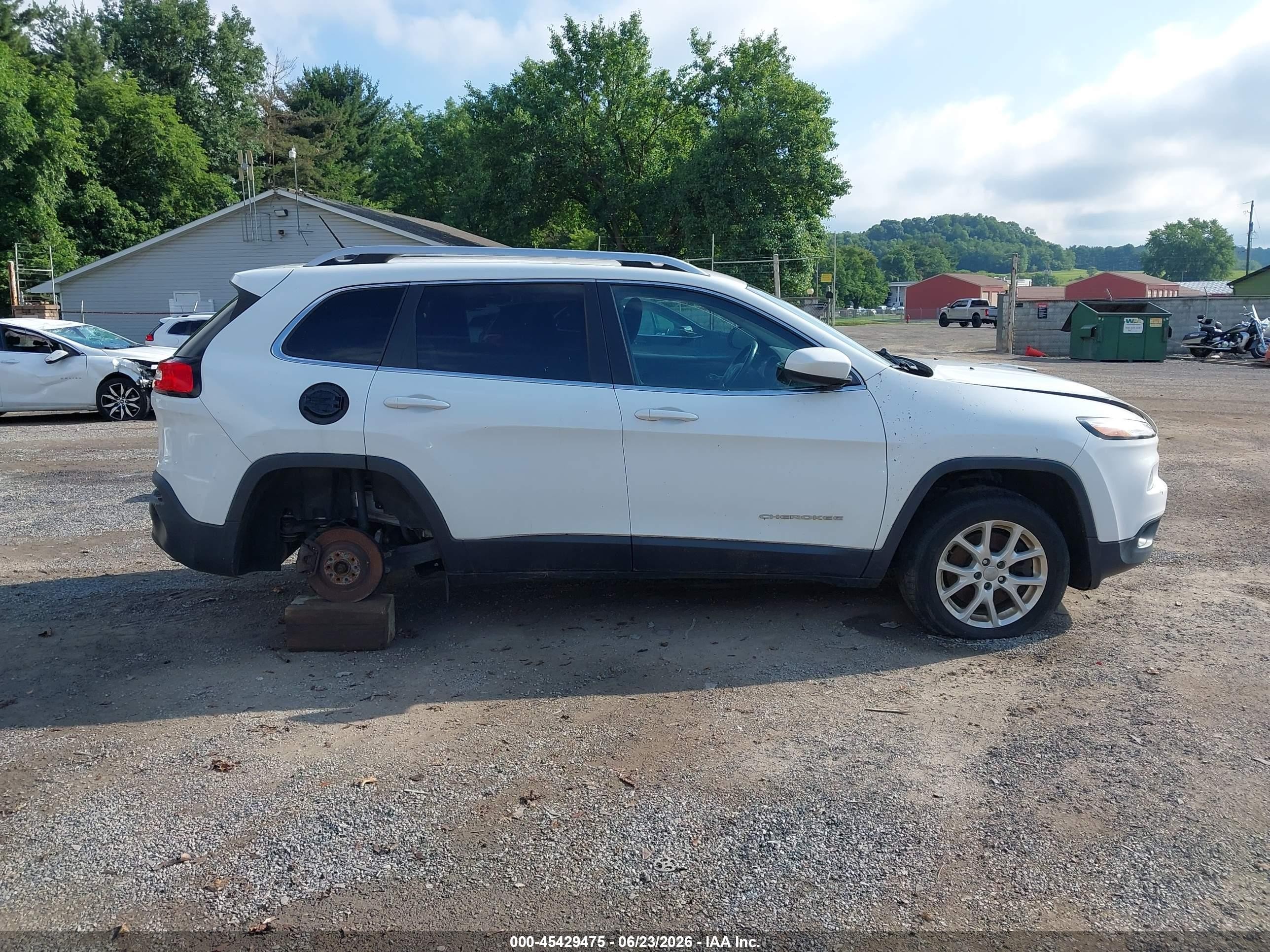 2015 Jeep Cherokee Latitude White vin: 1C4PJMCS1FW702947