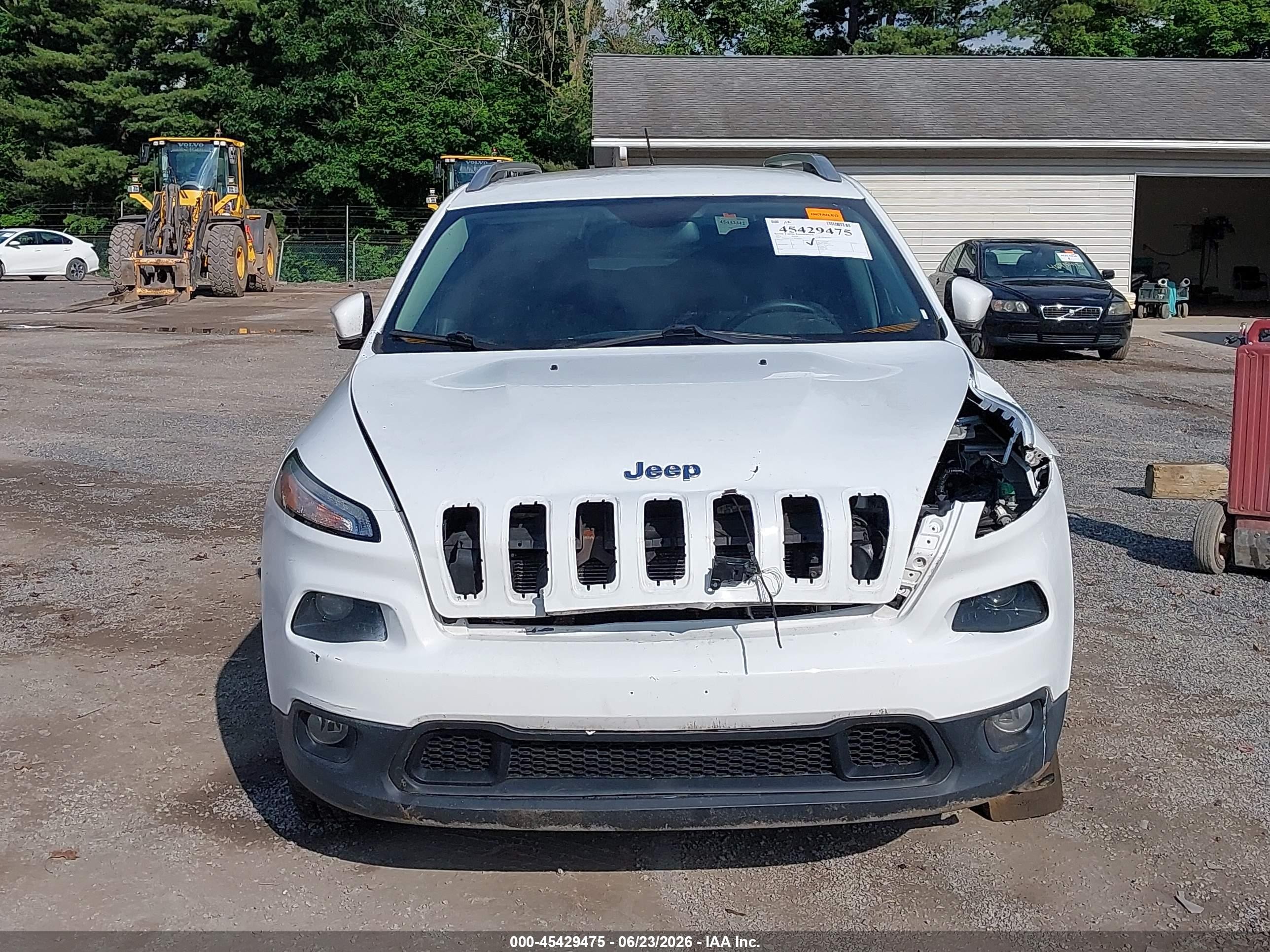 2015 Jeep Cherokee Latitude White vin: 1C4PJMCS1FW702947