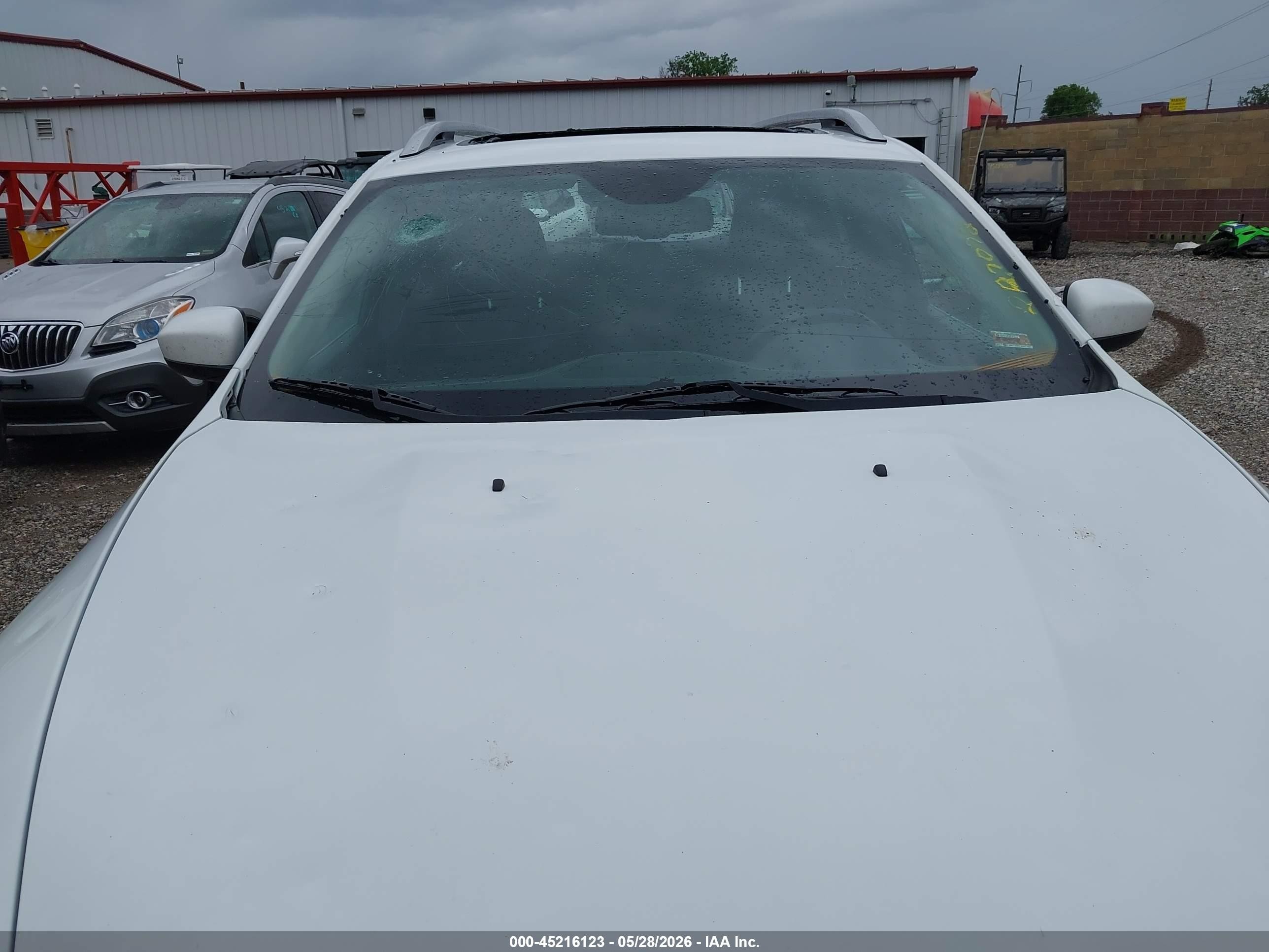 2015 Jeep Cherokee Latitude Белый vin: 1C4PJMCS1FW727685