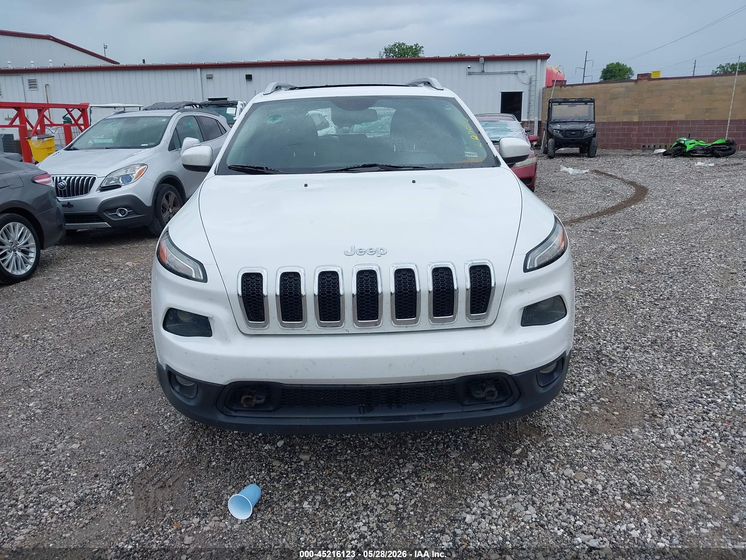 2015 Jeep Cherokee Latitude Белый vin: 1C4PJMCS1FW727685