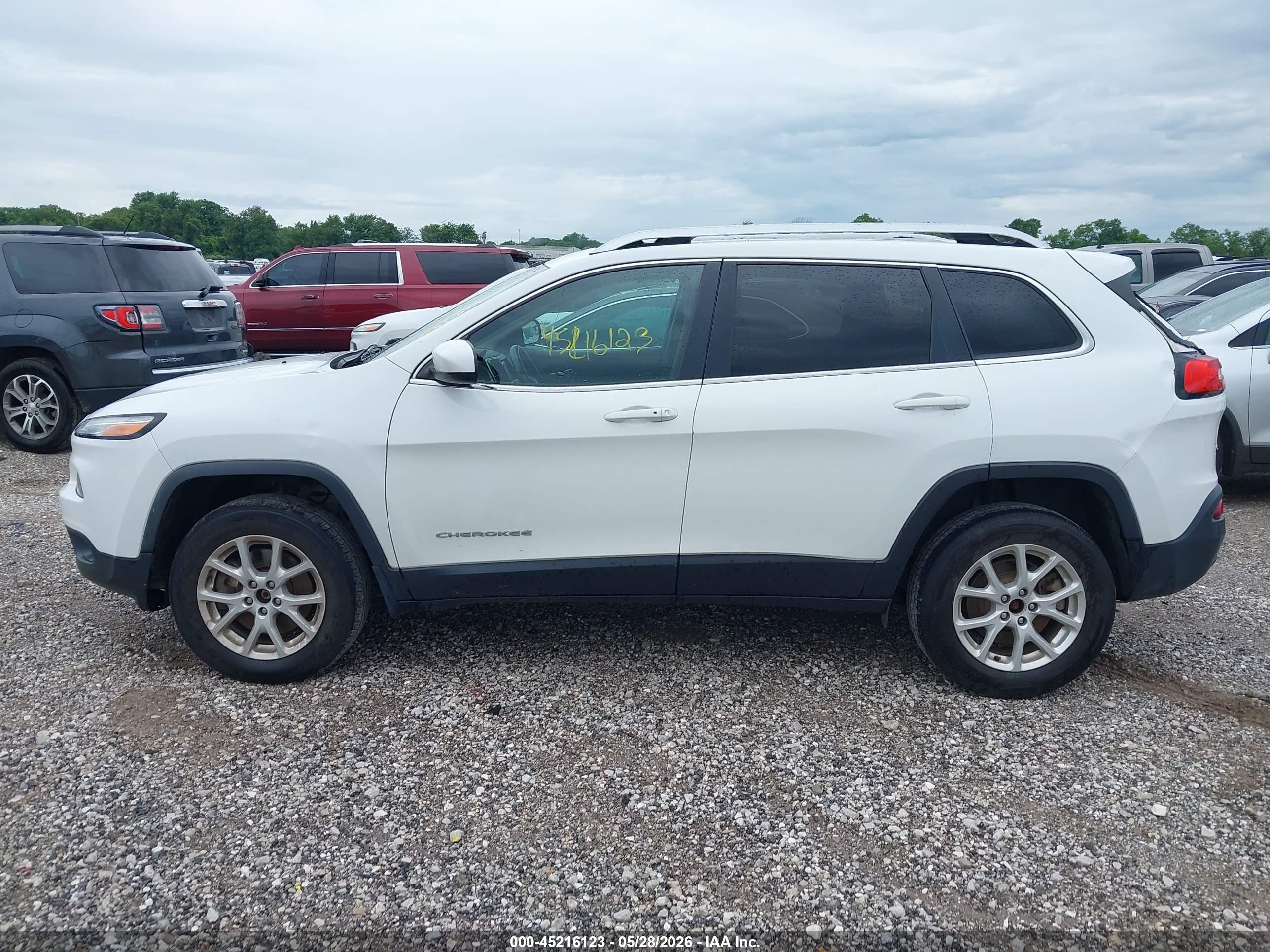 2015 Jeep Cherokee Latitude Белый vin: 1C4PJMCS1FW727685