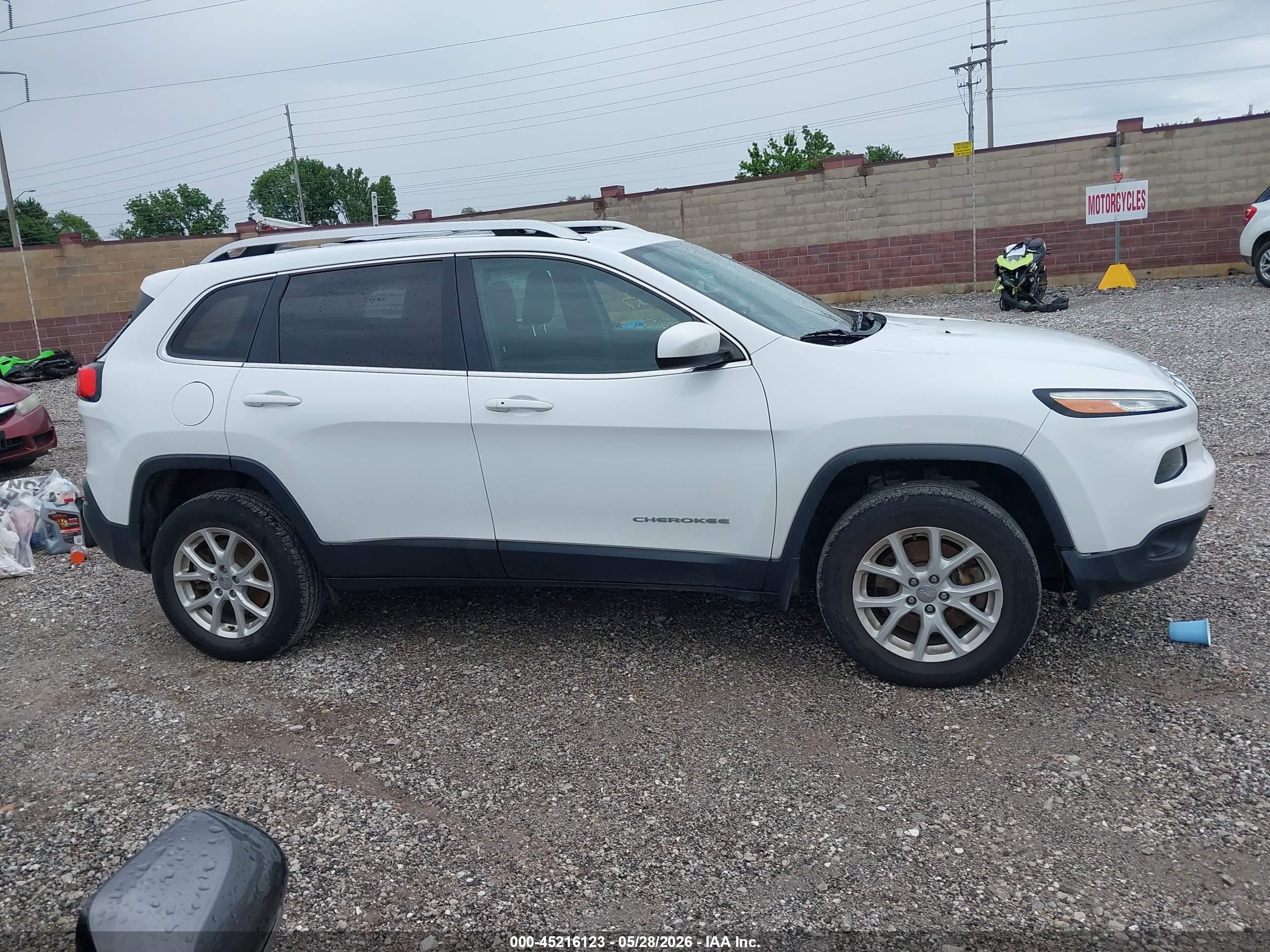 2015 Jeep Cherokee Latitude Белый vin: 1C4PJMCS1FW727685