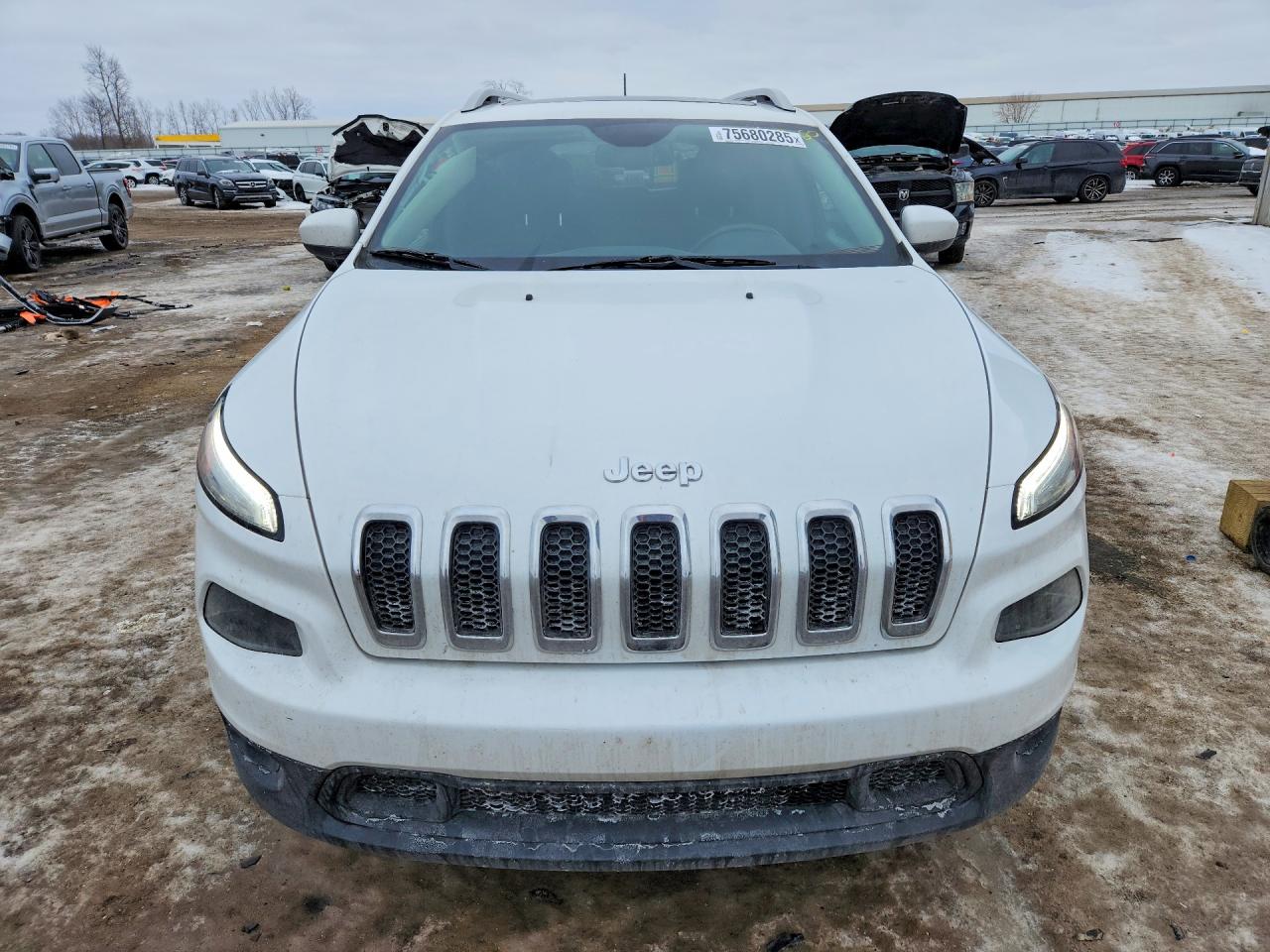 2015 Jeep Cherokee Latitude Белый vin: 1C4PJMCS1FW739576