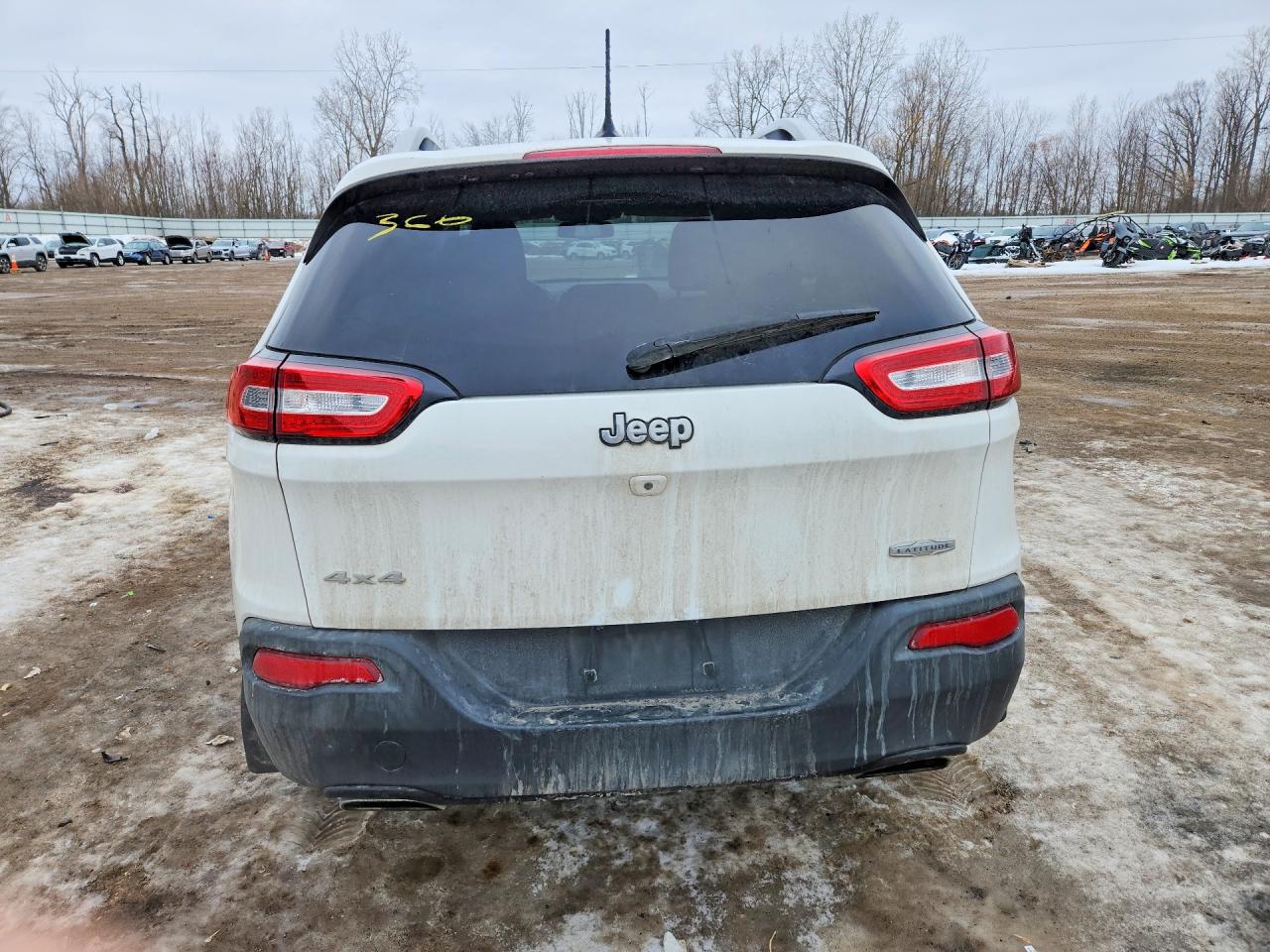 2015 Jeep Cherokee Latitude Белый vin: 1C4PJMCS1FW739576