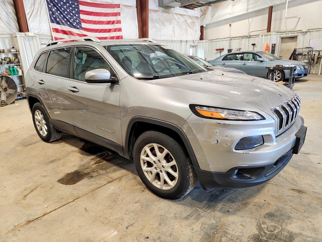 2015 Jeep Cherokee Latitude Silver vin: 1C4PJMCS1FW745331