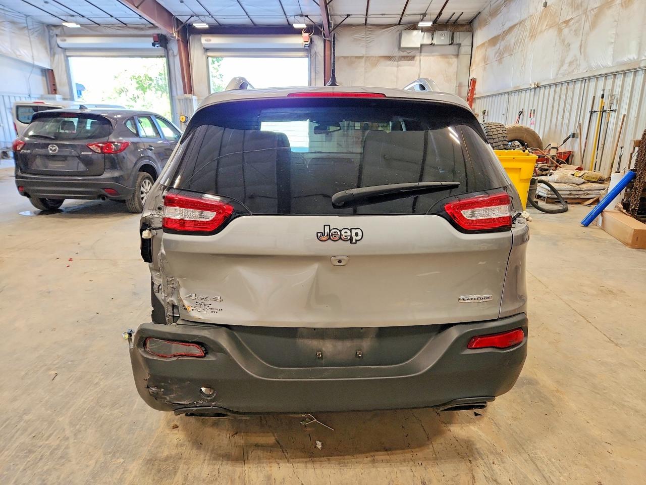 2015 Jeep Cherokee Latitude Silver vin: 1C4PJMCS1FW745331