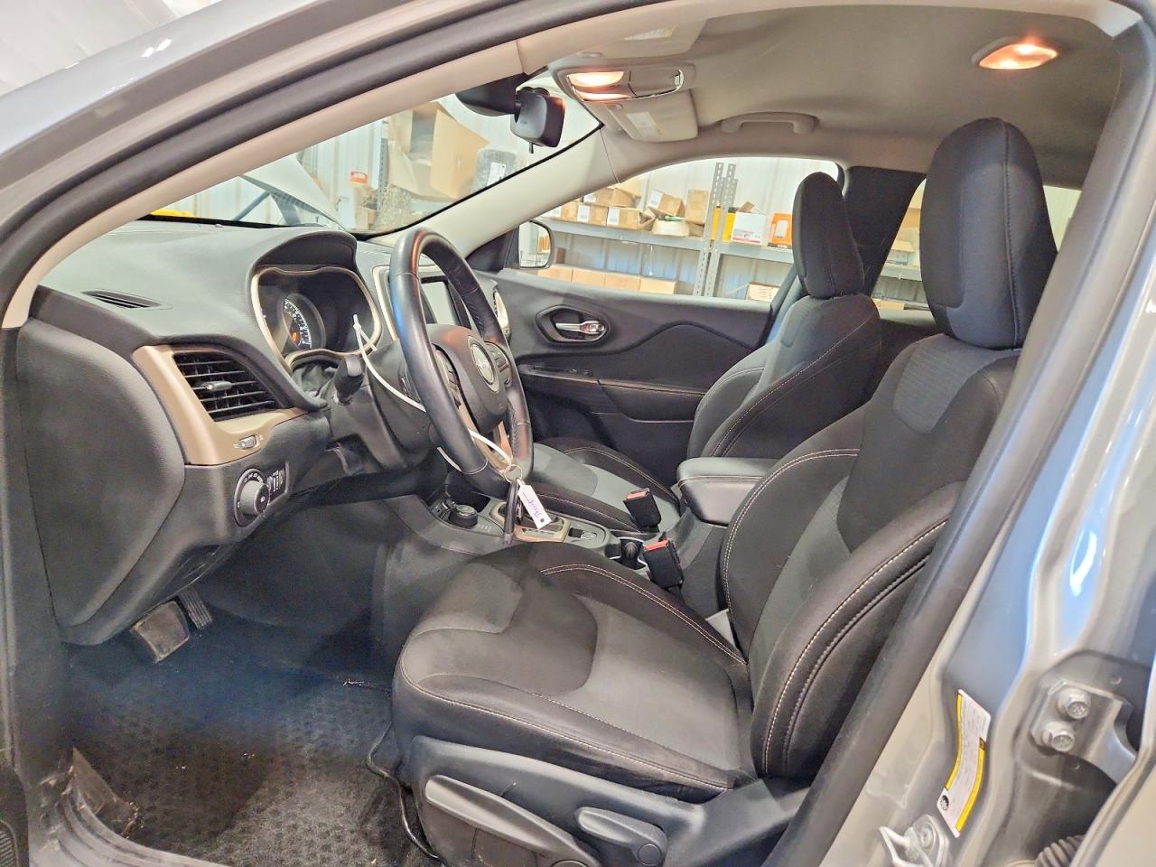 2015 Jeep Cherokee Latitude Silver vin: 1C4PJMCS1FW745331