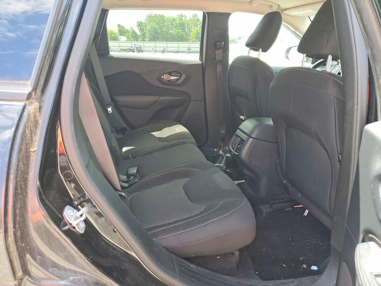 2015 Jeep Cherokee Latitude Black vin: 1C4PJMCS1FW750030
