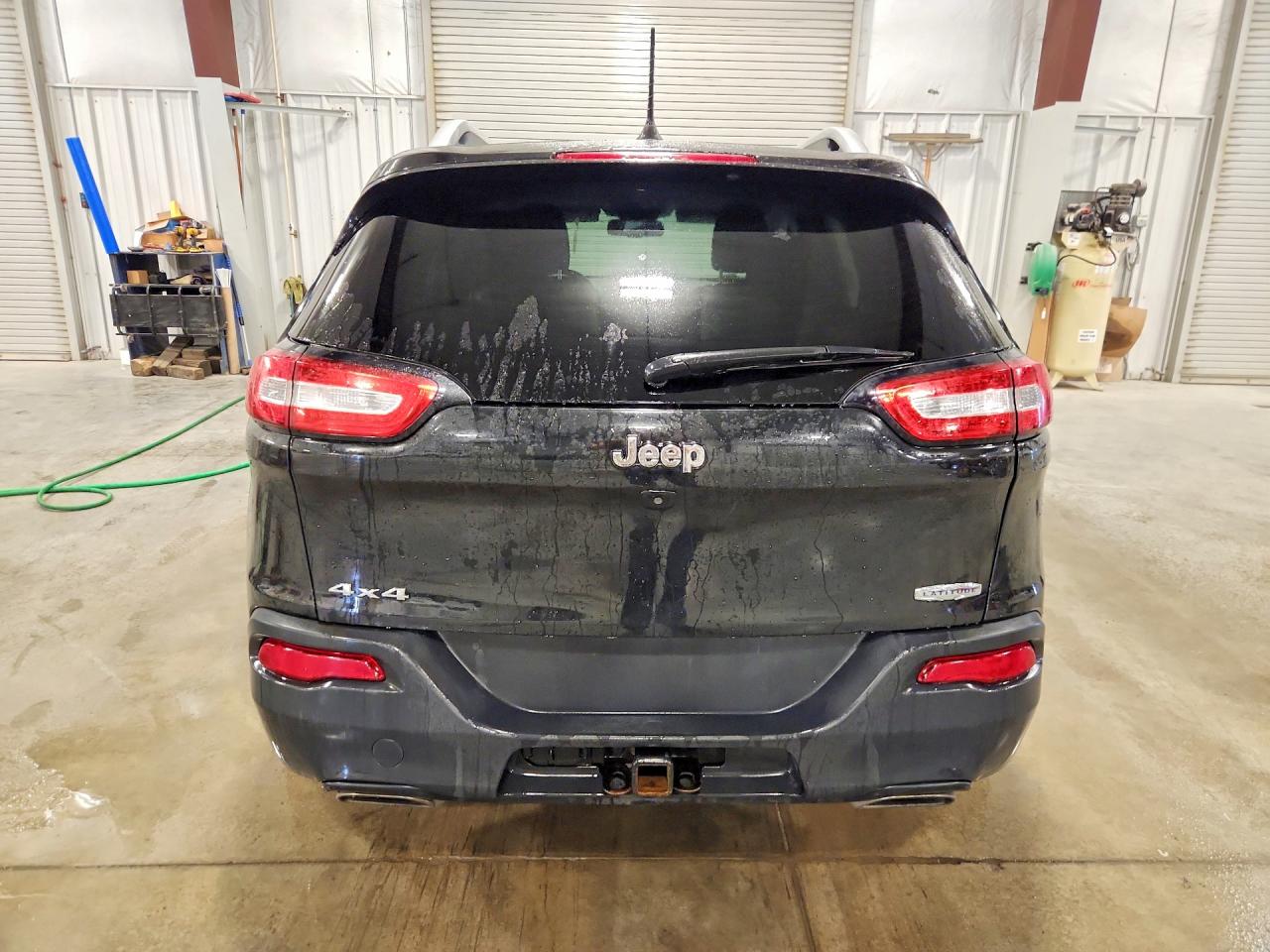 2015 Jeep Cherokee Latitude Black vin: 1C4PJMCS1FW773842