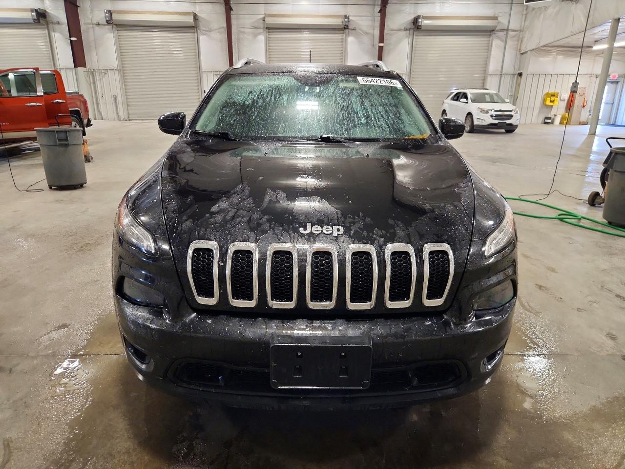 2015 Jeep Cherokee Latitude Black vin: 1C4PJMCS1FW773842