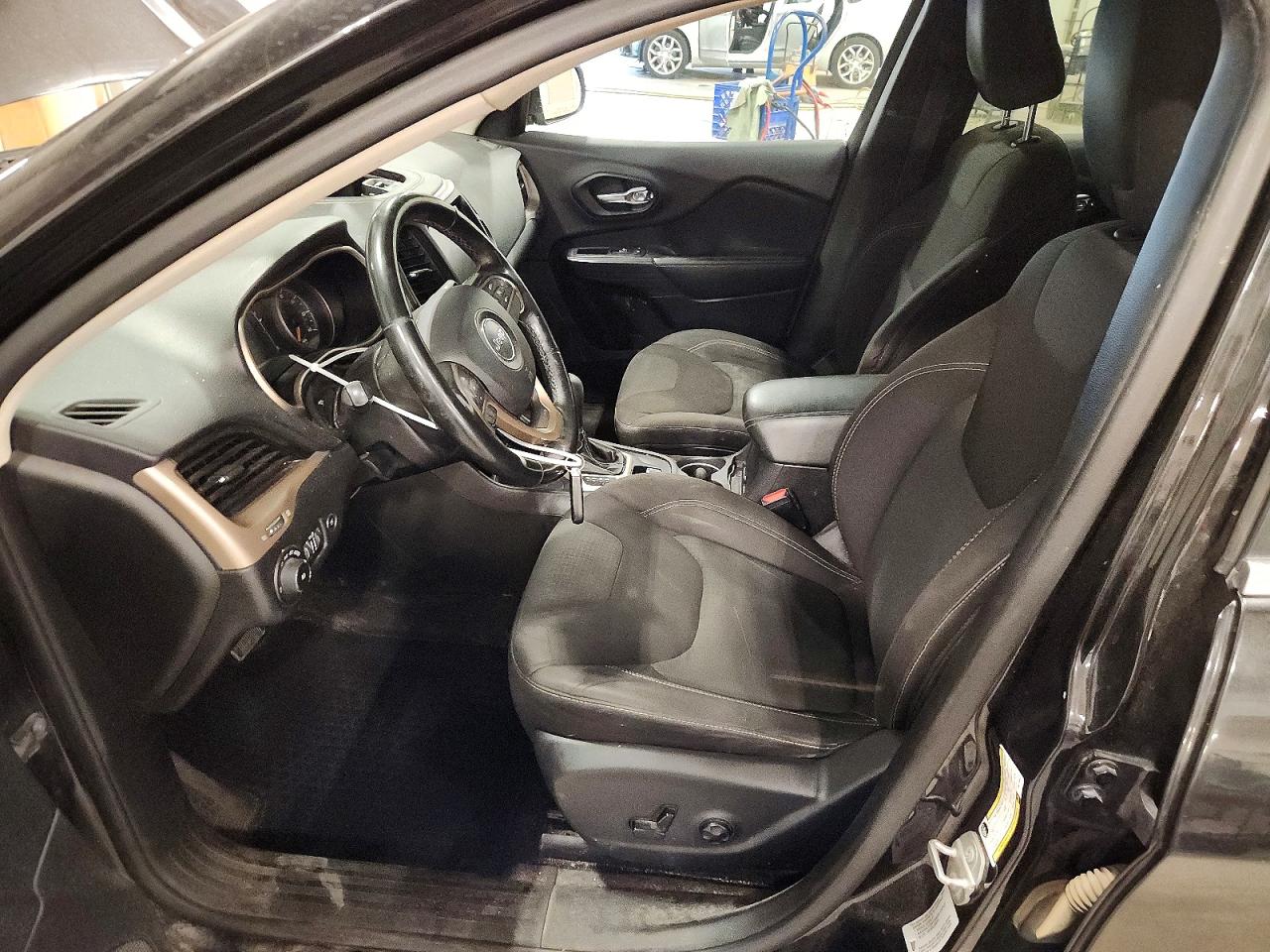 2015 Jeep Cherokee Latitude Black vin: 1C4PJMCS1FW773842