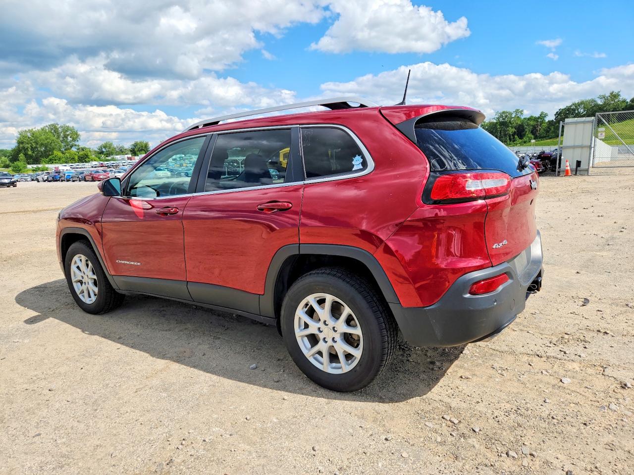 2016 Jeep Cherokee Latitude Burgundy vin: 1C4PJMCS1GW219783