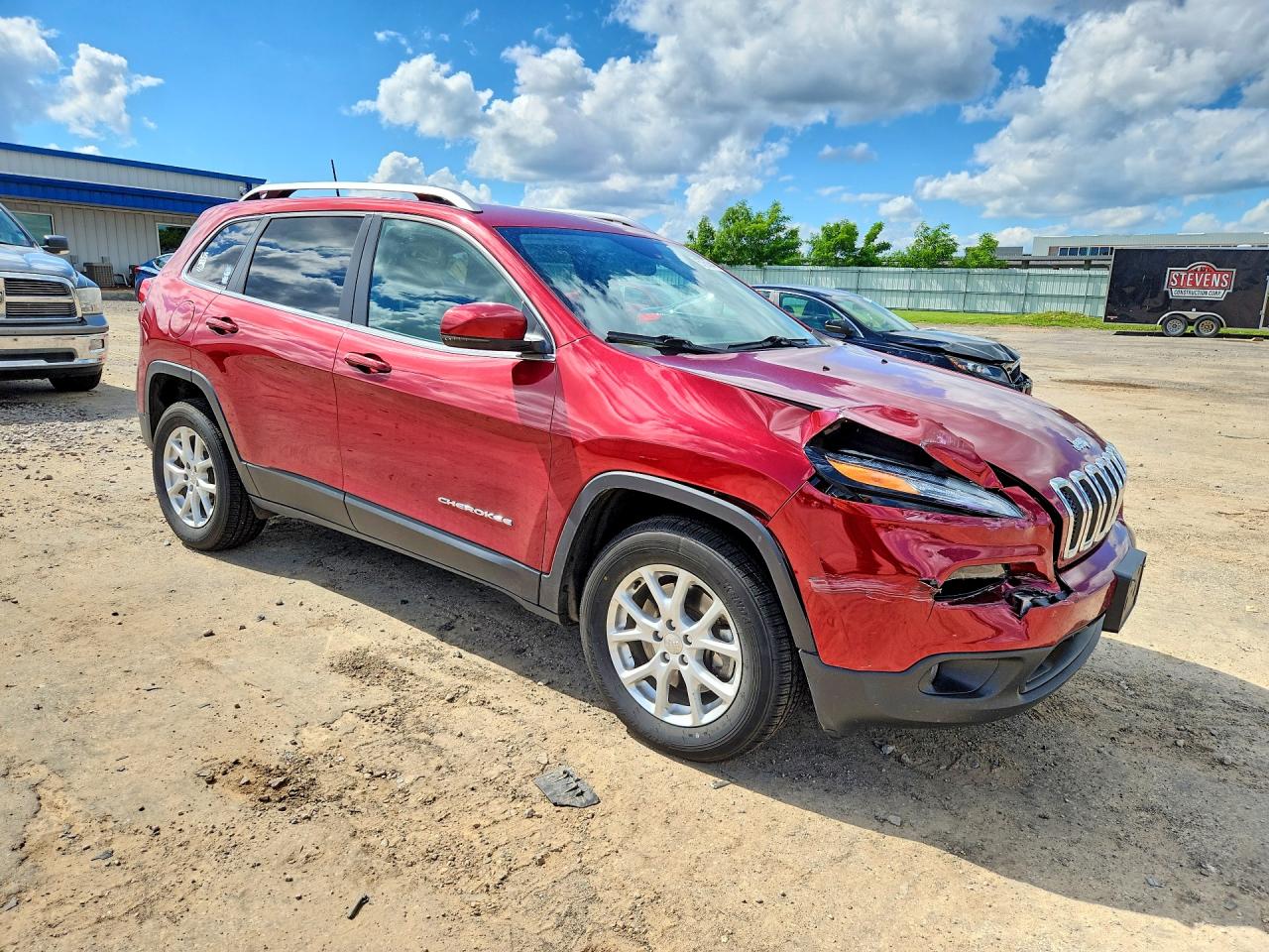 2016 Jeep Cherokee Latitude Burgundy vin: 1C4PJMCS1GW219783